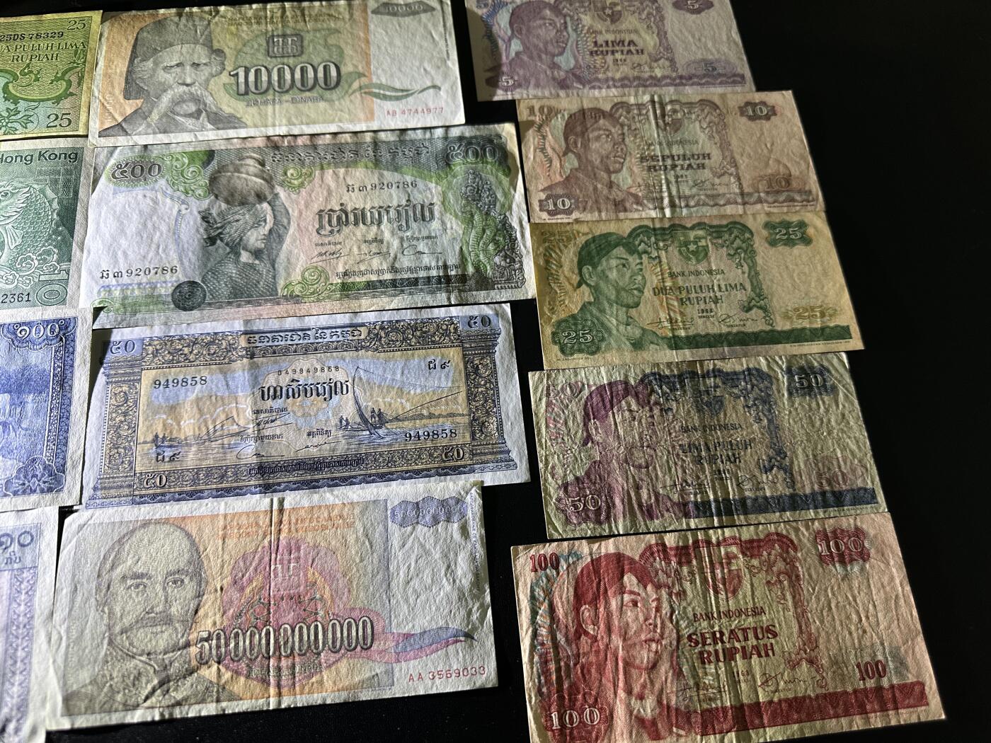 《外钞收藏家》第五百九十八期（2026年新年第一场）（本平台长期征集拍品、欢迎藏友们联系合作） 印尼、港币、老挝等纸币13张一起 非全新 品相如图