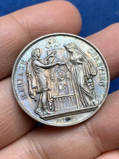 《竞宝斋》第453场 周日，周一 2场连拍 （全场包邮，欢迎送拍） - 法国婚姻与爱情纪念银章 背面无刻字 12.3克 30.2mm 蜜蜂银标