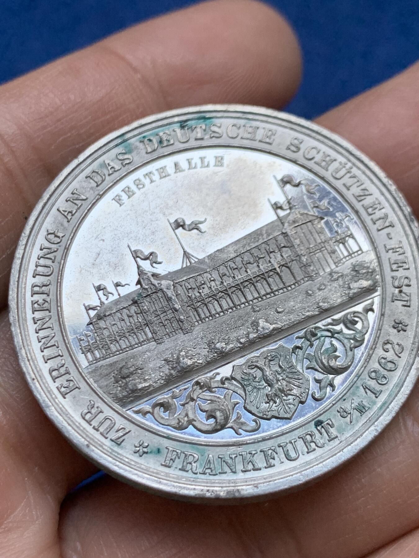 《竞宝斋》第453场 周日，周一 2场连拍 （全场包邮，欢迎送拍） 德国1862年法兰克福射击节纪念章 25.4克 40.3mm WM材质