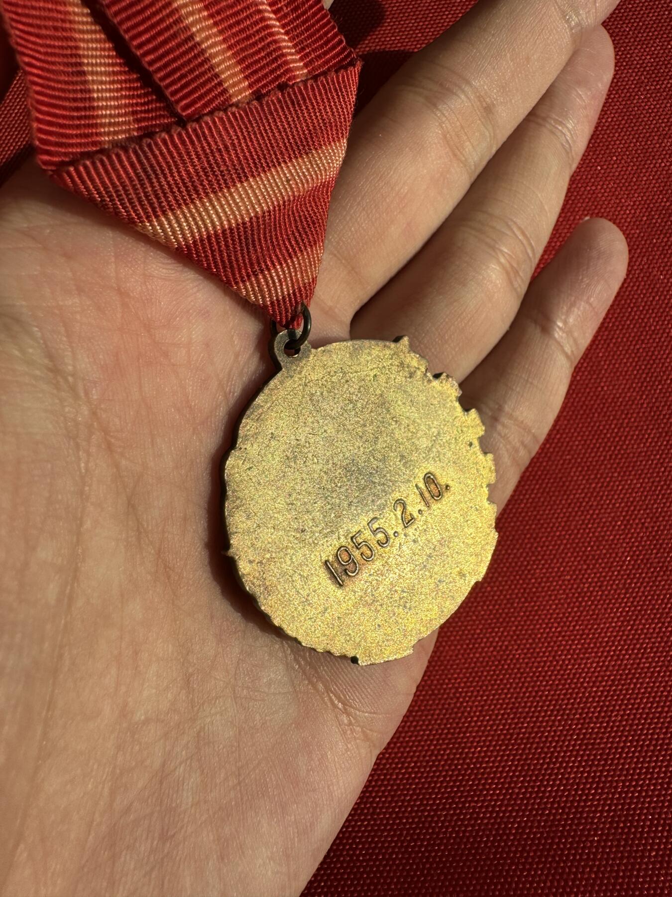 五哥徽章群   30号周二晚上八点4群联拍 铜章