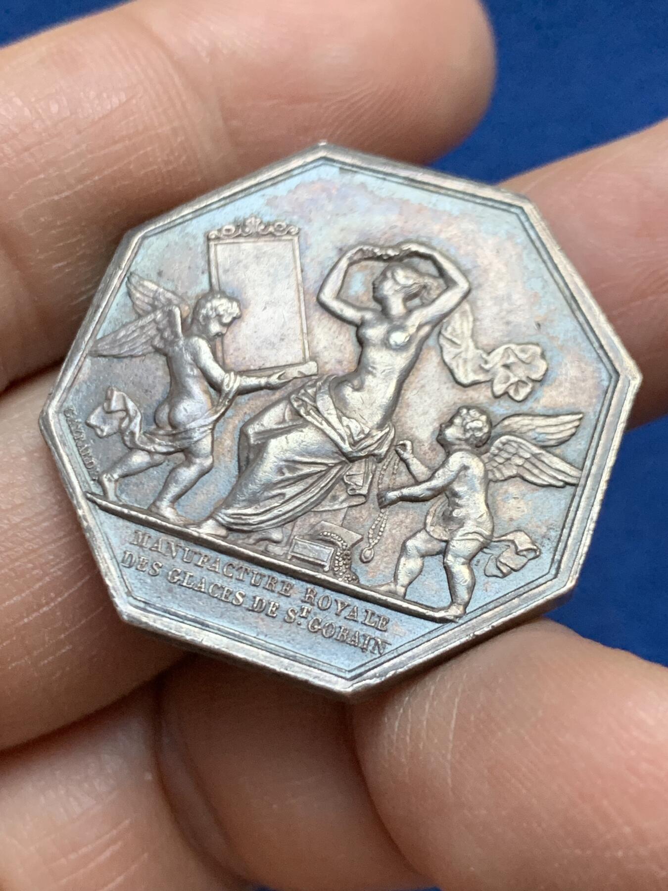 《竞宝斋》第453场 周日，周一 2场连拍 （全场包邮，欢迎送拍） 法国圣班戈公司镜前维纳斯八角银质代币，32.2MM，19.75克，蜜蜂边铭