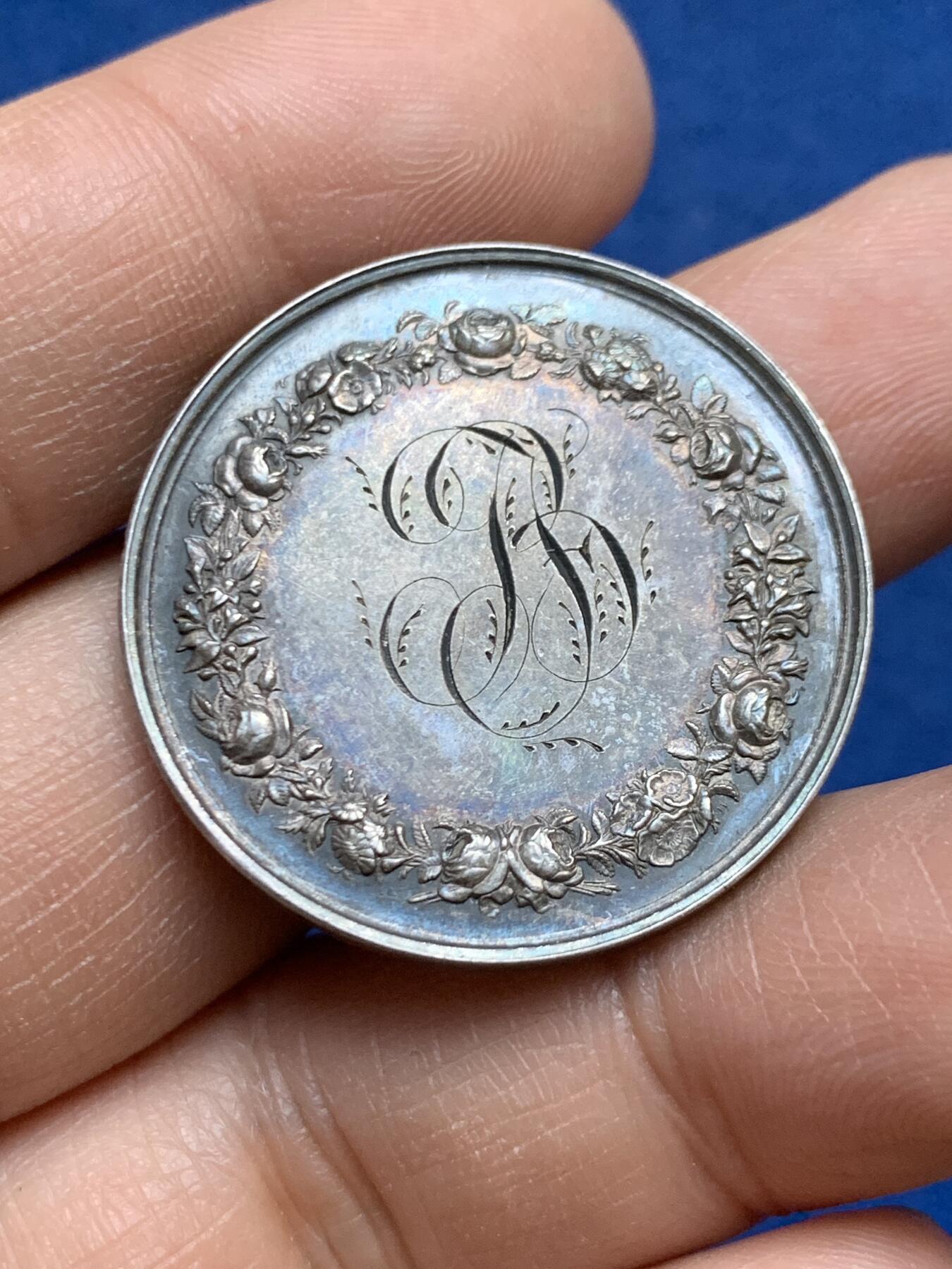 《竞宝斋》第453场 周日，周一 2场连拍 （全场包邮，欢迎送拍） 法国婚姻与爱情纪念银章 1874 蜜蜂银标 13.9克 31.8mm 