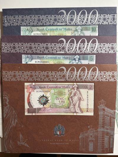 🐍甜小邱世界纸币收藏🐍第138期精品场💐 - 带发行原册 全新UNC 马耳他 2-5-10里拉 千禧年纪念钞