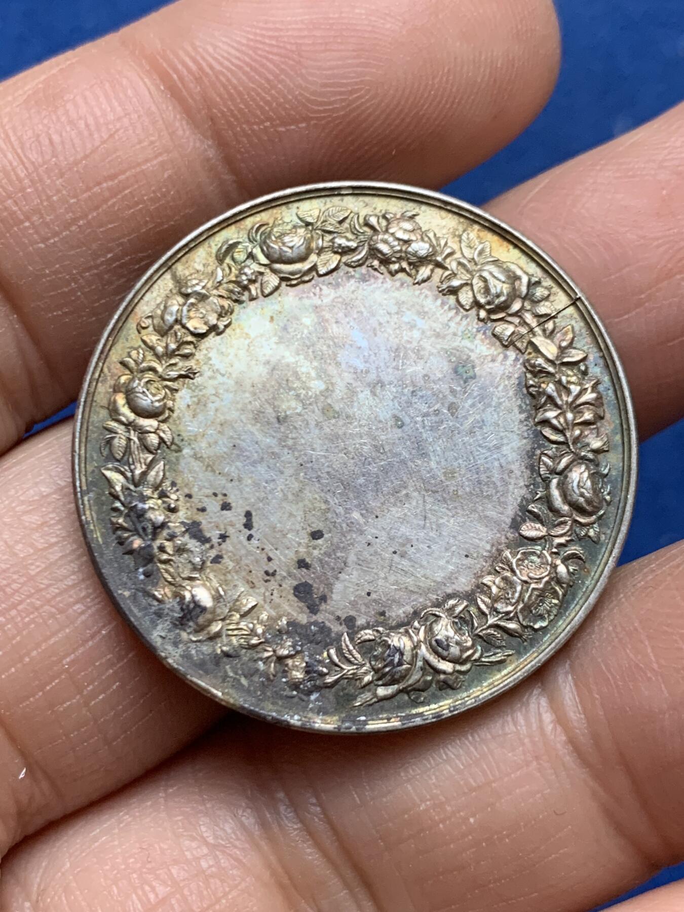 《竞宝斋》第453场 周日，周一 2场连拍 （全场包邮，欢迎送拍） 法国婚姻与爱情纪念银章 背面无刻字 16.3克 32mm 丰饶角1银标