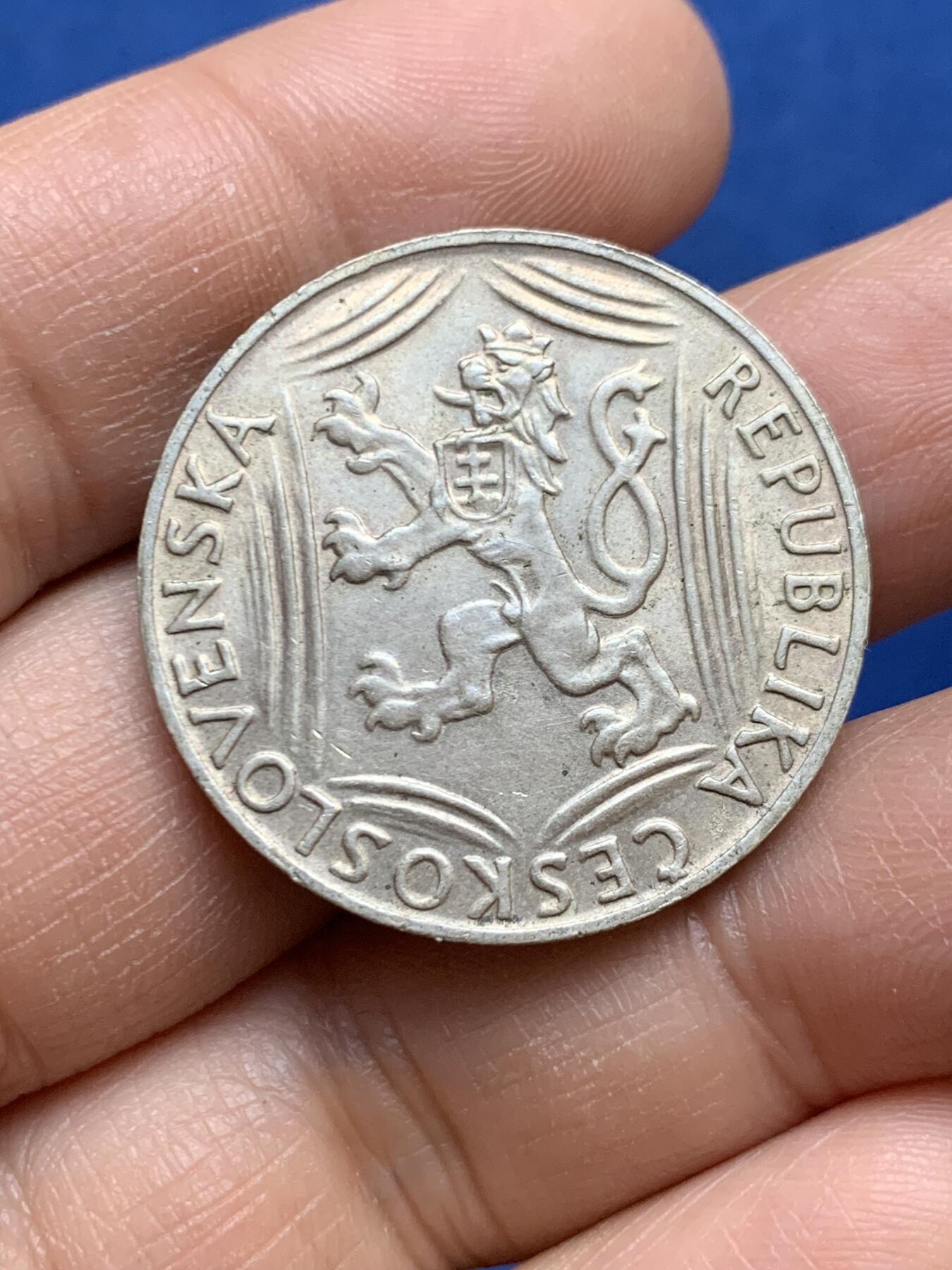 《竞宝斋》第453场 周日，周一 2场连拍 （全场包邮，欢迎送拍） 捷克斯洛伐克1948年独立三十周年纪念100克朗银币，带光好品。