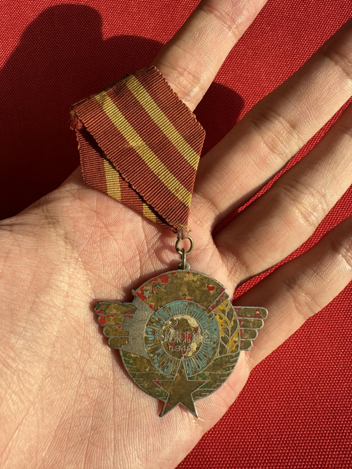 五哥徽章群   30号周二晚上八点4群联拍 铜章镀铬版