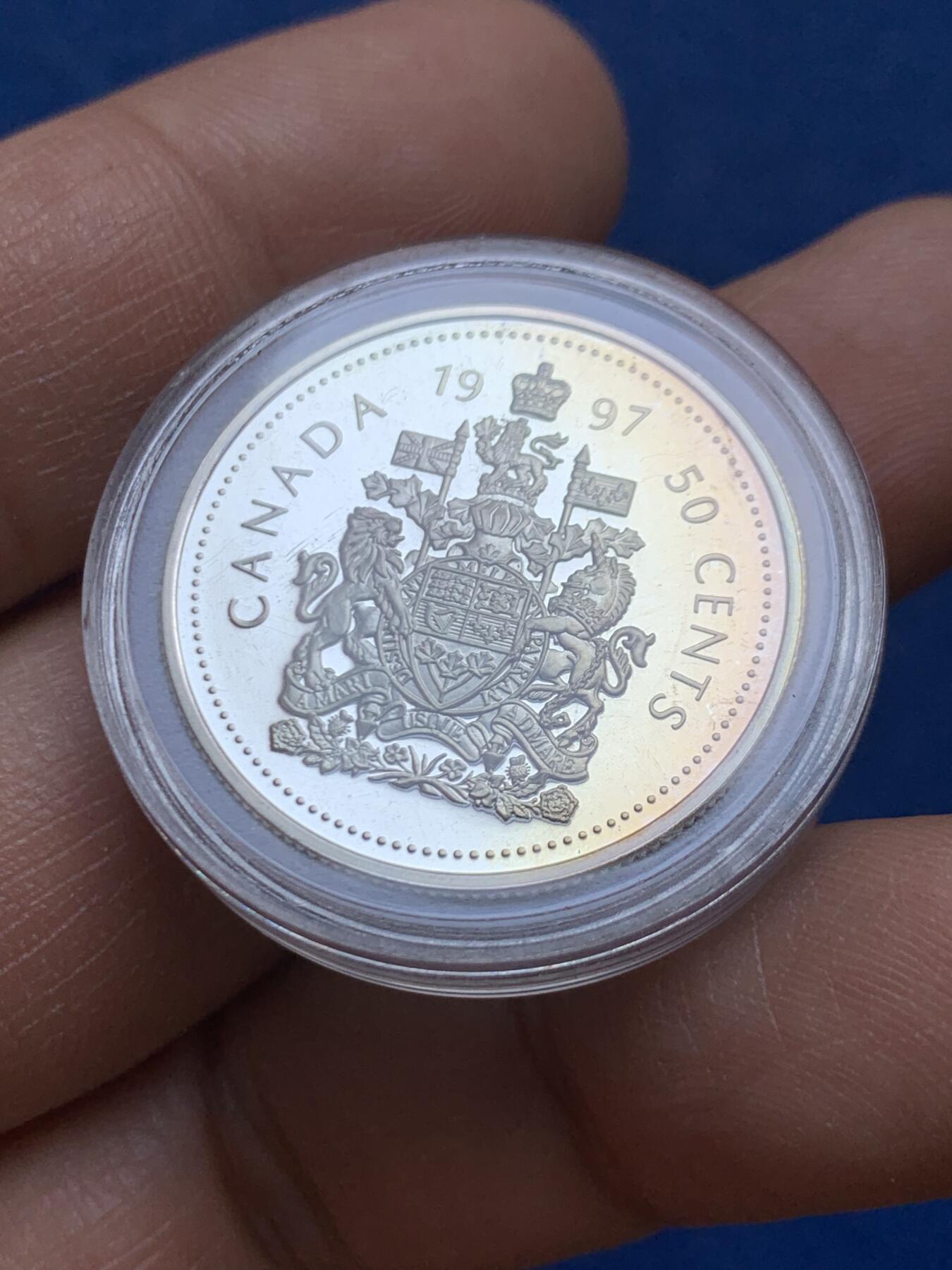 《竞宝斋》第453场 周日，周一 2场连拍 （全场包邮，欢迎送拍） 加拿大1997年伊丽莎白二世女王50分精制银币 925银 9.4克
