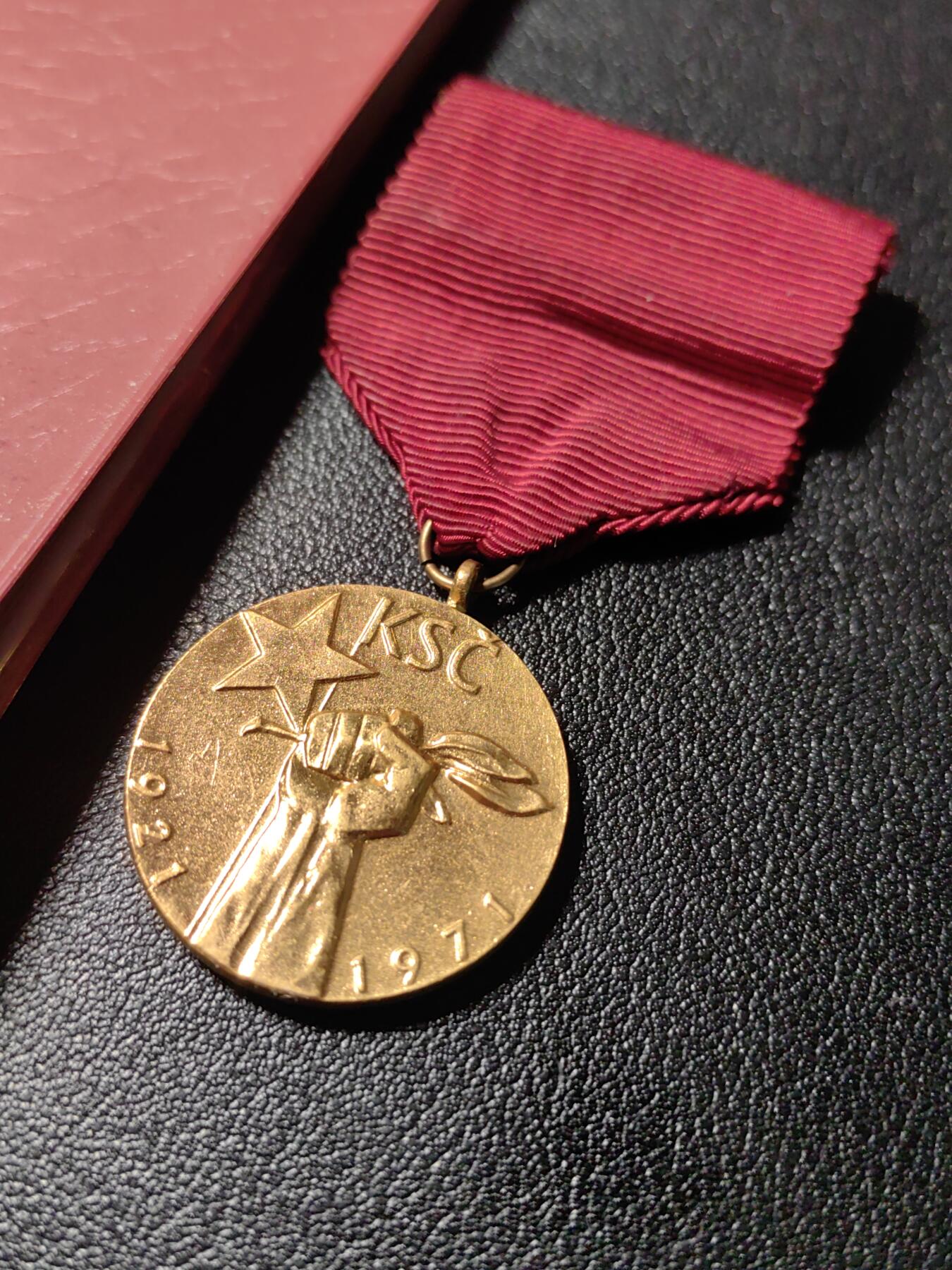 靖甫拍卖新拍第一场 捷克斯洛伐克革命50周年奖章带证书