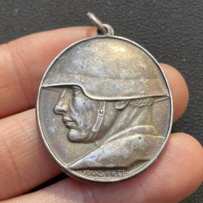 「木头集藏」章牌专场-第65场 - 1918年瑞士致谢一战士兵及军属纪念银章，尺寸：37×30 mm，14.2 g。