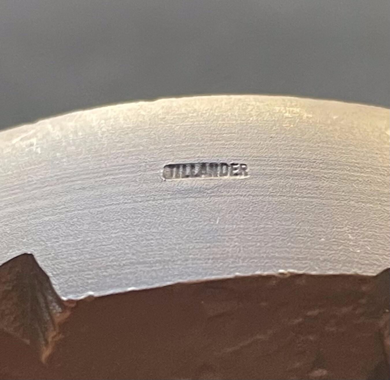 「木头集藏」章牌专场-第65场 芬兰银行（芬兰中央银行）175周年纪念加厚纪念大铜章，直径：70 mm，403g，特别加厚，超高浮雕，厚重压手。正面图案为高浮雕罗马柱基座，象征央行是芬兰国家的重要支柱基础。背面是抽象的芬兰地图高浮雕造型。 芬兰银行是芬兰共和国的中央银行，也是欧洲中央银行系统的成员。