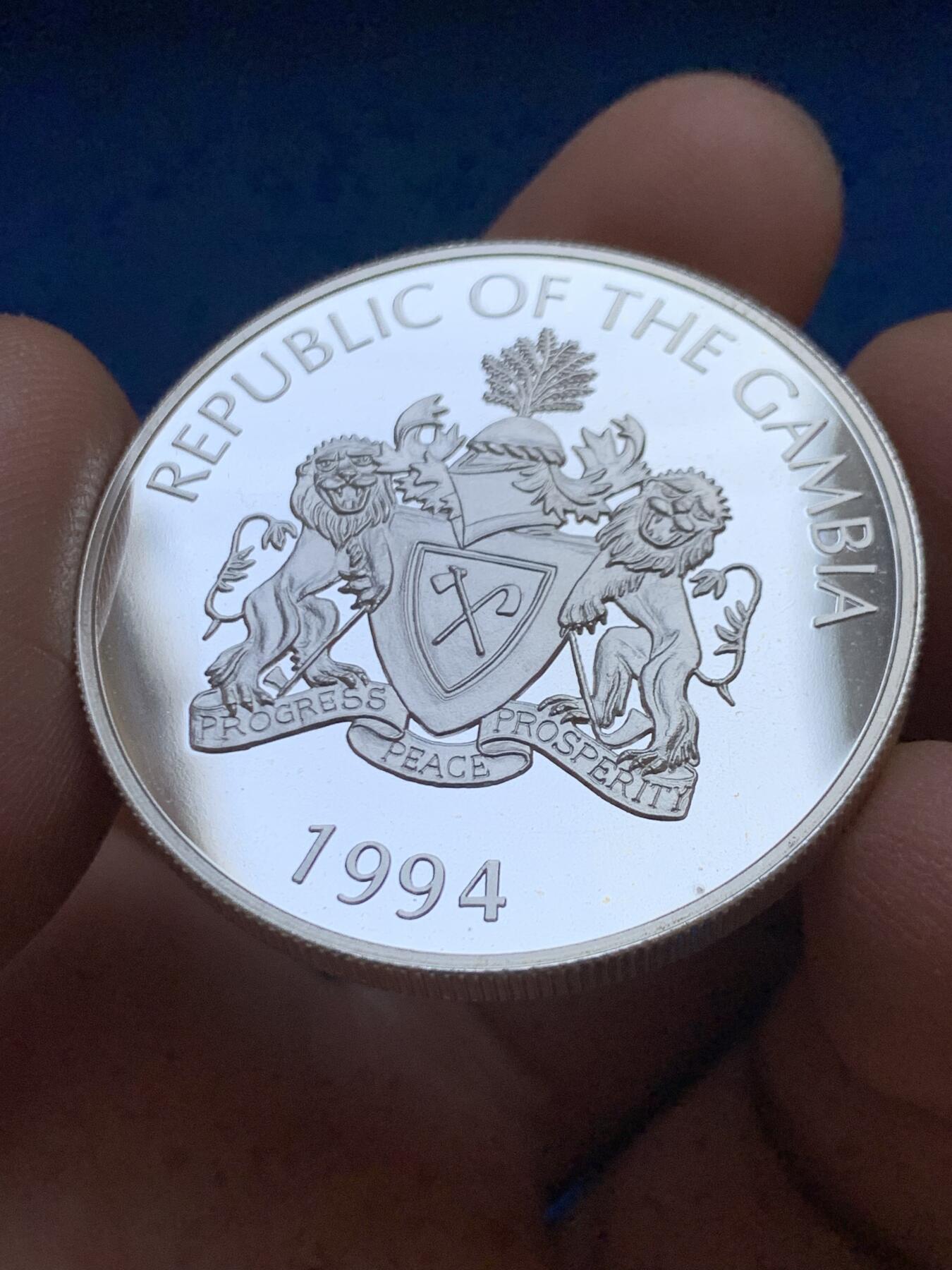 《竞宝斋》第453场 周日，周一 2场连拍 （全场包邮，欢迎送拍） 冈比亚1994年亚特兰大奥运会大银币 31.5g 925银