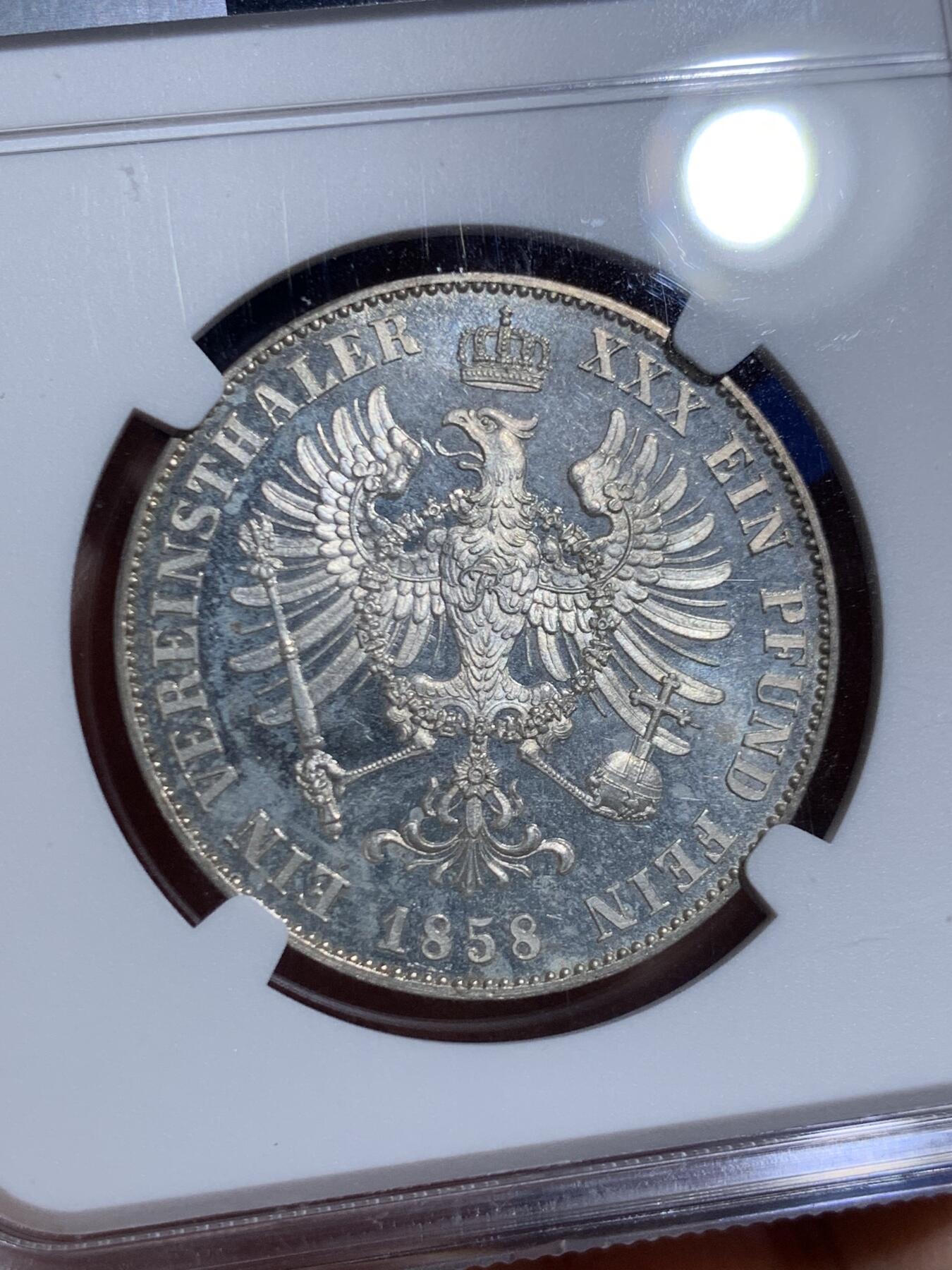 《竞宝斋》第453场 周日，周一 2场连拍 （全场包邮，欢迎送拍） NGC PF64 德国1858年普鲁土威廉四世离冠鹰精制泰勒银币 威廉四世离冠鹰承继之作 阴阳包浆 人像面欧陆酱五彩 鹰面银霜满挂高浮雕 打制锋利 NGC唯一冠军分 实物上手异常惊艳