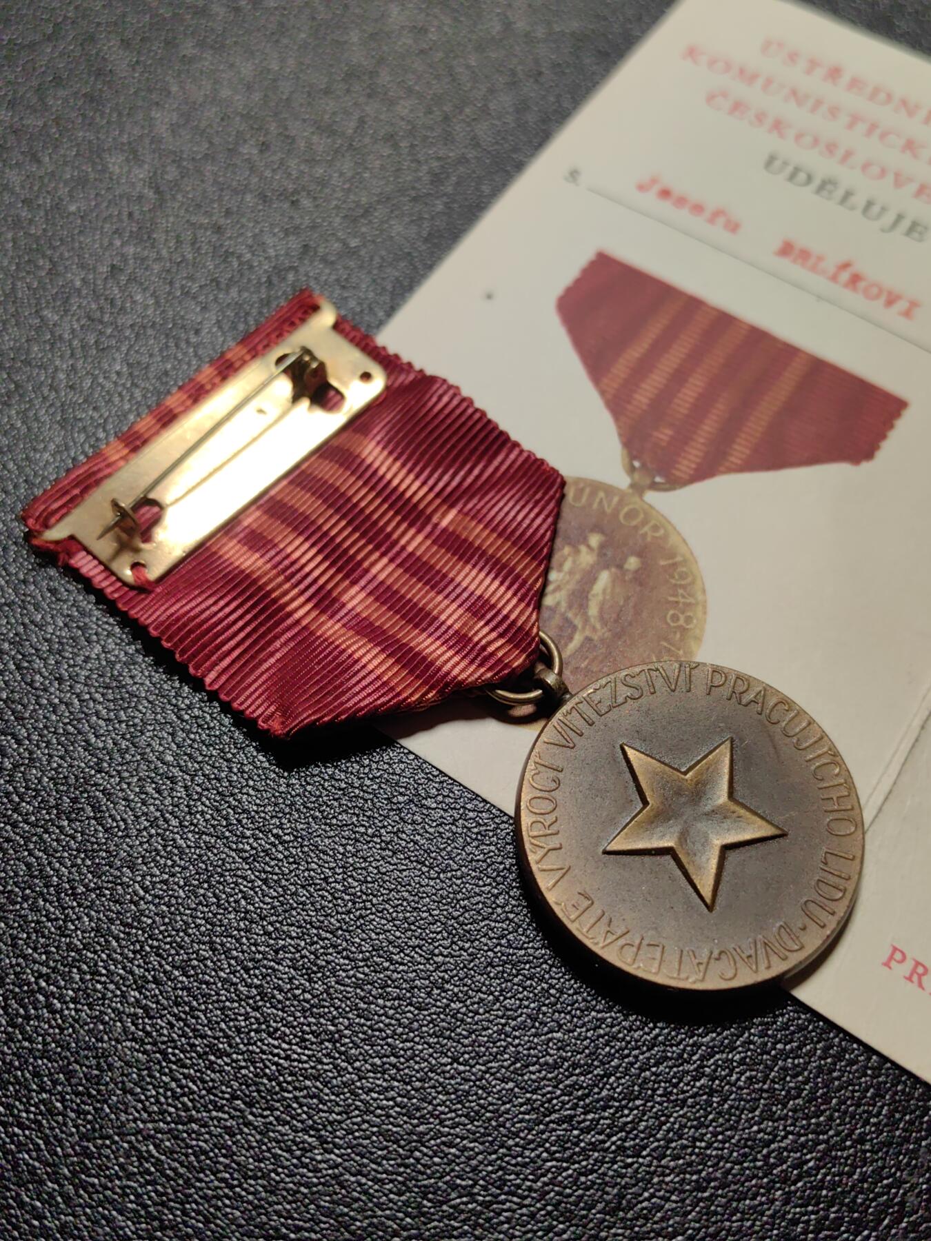 靖甫拍卖新拍第一场 捷克斯洛伐克1948革命25周年奖章带证