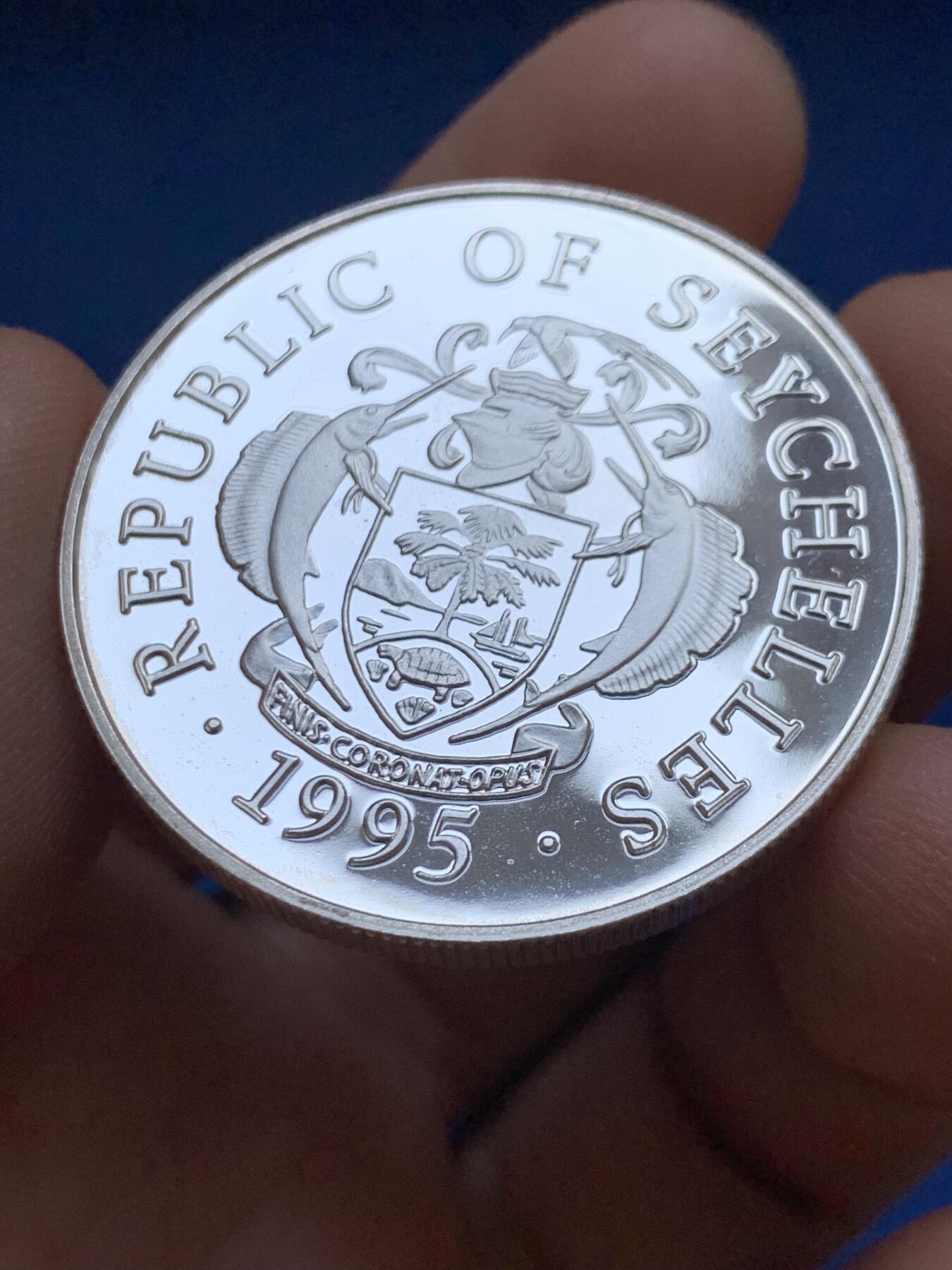 《竞宝斋》第453场 周日，周一 2场连拍 （全场包邮，欢迎送拍） 塞舌尔1995年纪念1996年奥运会25卢比银币 925银 31.3克