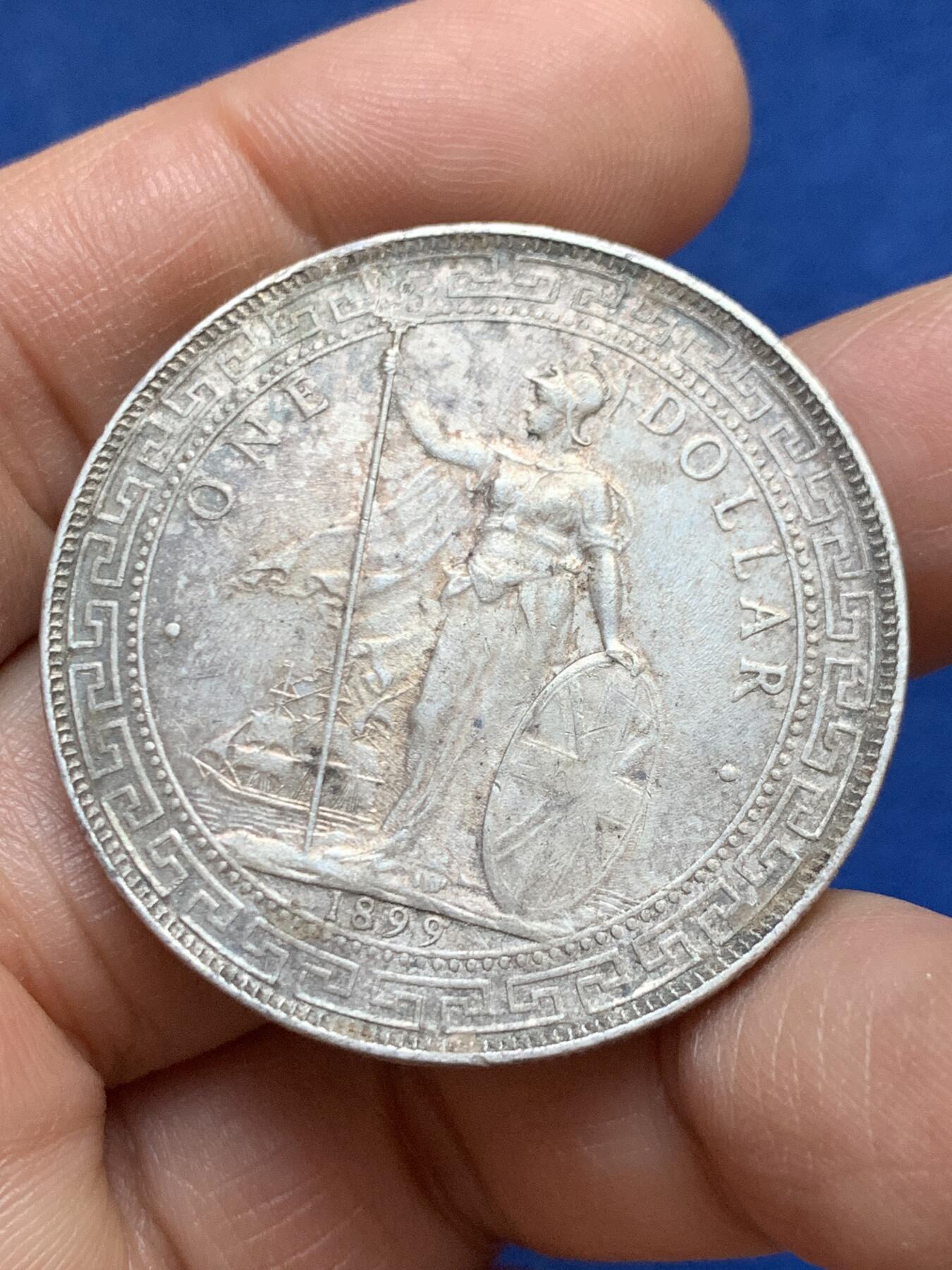 《竞宝斋》第453场 周日，周一 2场连拍 （全场包邮，欢迎送拍） 英国1899年b版站洋壹元银币，原味，铸纹清晰，底光仍存