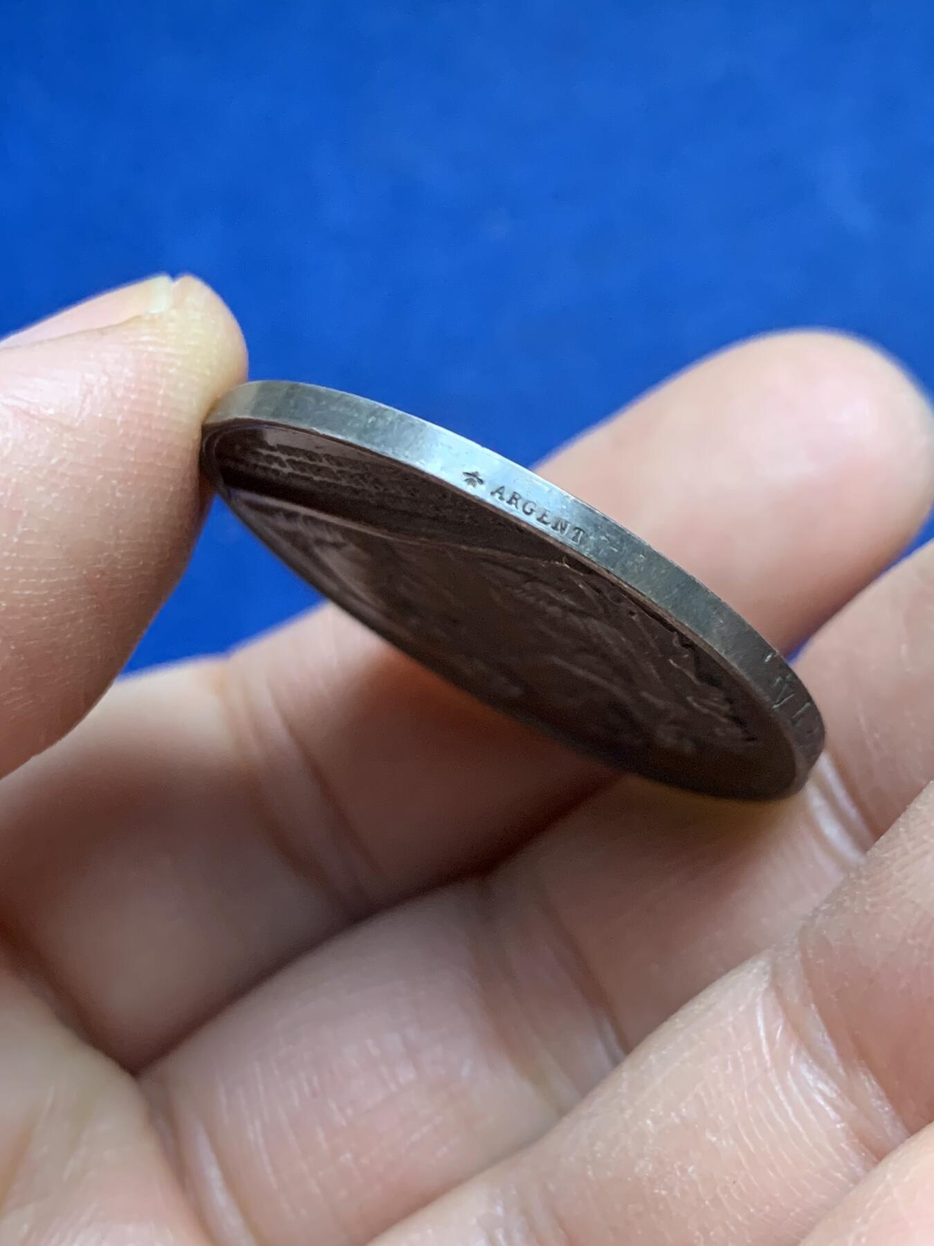 《竞宝斋》第453场 周日，周一 2场连拍 （全场包邮，欢迎送拍） 法国婚姻与爱情纪念银章 1874 蜜蜂银标 13.9克 31.8mm 