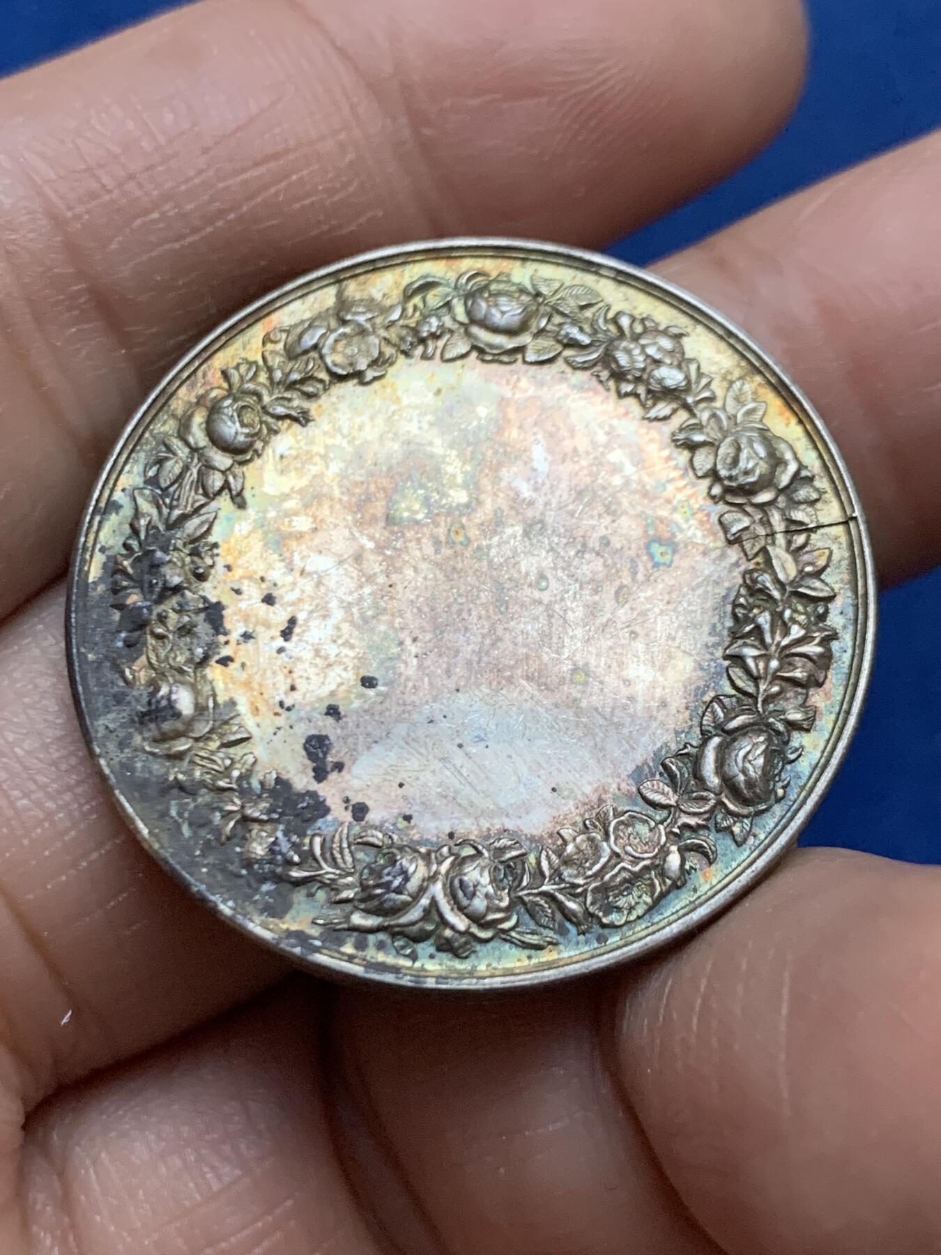 《竞宝斋》第453场 周日，周一 2场连拍 （全场包邮，欢迎送拍） 法国婚姻与爱情纪念银章 背面无刻字 16.3克 32mm 丰饶角1银标