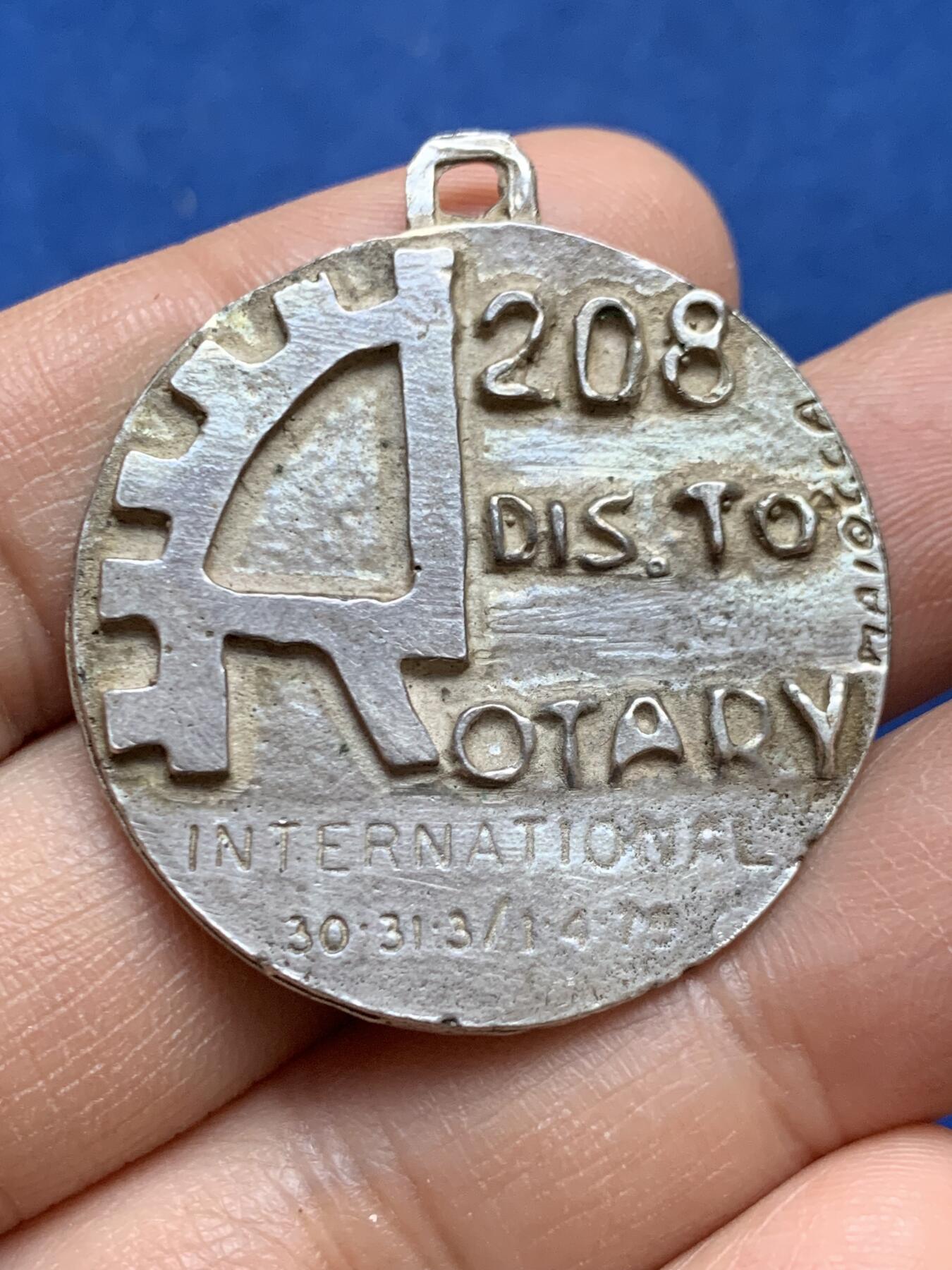 《竞宝斋》第453场 周日，周一 2场连拍 （全场包邮，欢迎送拍） 1930年3月31日双面高浮雕银章，重量17.72克，直径：36.2mm。