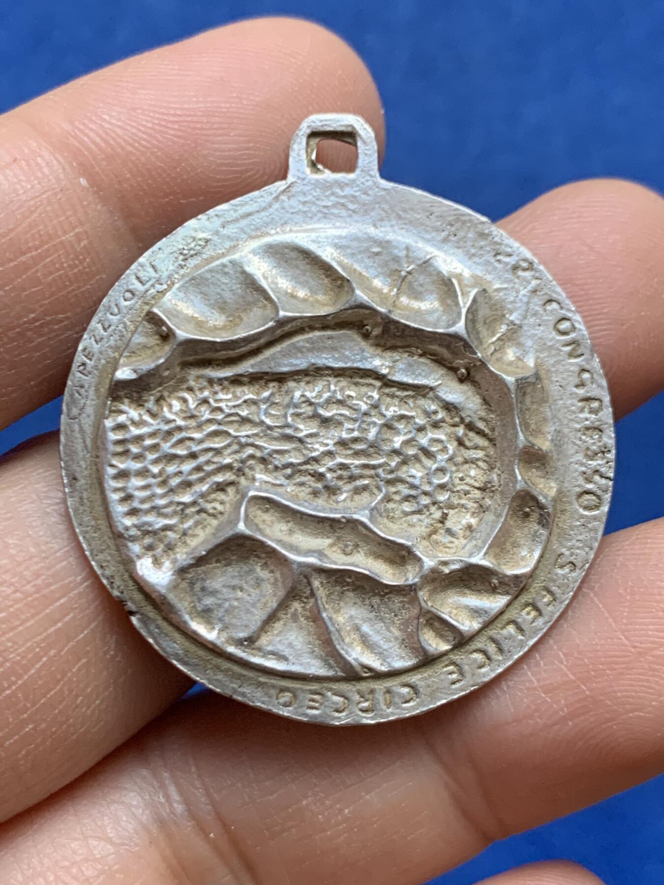 《竞宝斋》第453场 周日，周一 2场连拍 （全场包邮，欢迎送拍） 1930年3月31日双面高浮雕银章，重量17.72克，直径：36.2mm。