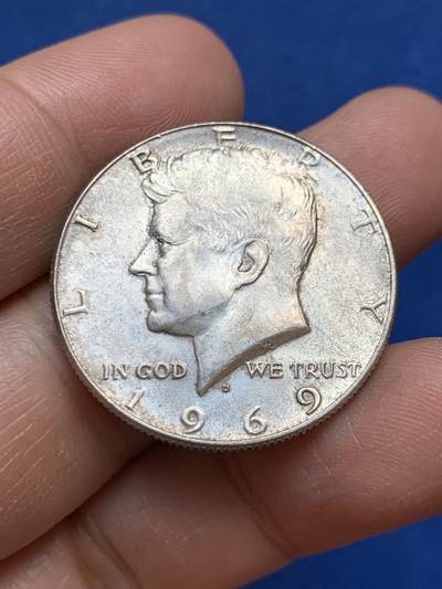 《竞宝斋》第453场 周日，周一 2场连拍 （全场包邮，欢迎送拍） - 美国1969年肯尼迪半美元，unc状态，背环彩