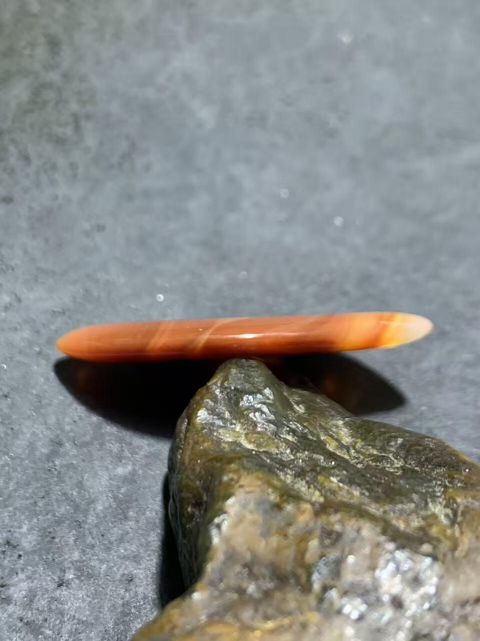 高玉化缠丝玛瑙通货吊坠一个，