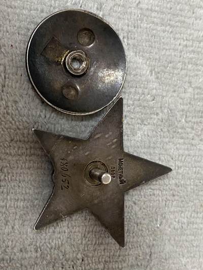 苏联勋章奖章1月5日晚上九点结束在麦稀奇 找不到的加我qq或者微信都是184277308备注苏章拍卖。最好加微信群每次都会通知还有提前可以一口价的 最近会持续拍卖一些东西。 苏联红星勋章 库尔斯克战役埋雷炸坦克 台阶版 180652 原配银轮 顶角磕碰 Прохватило Павел Степанович 第6工程设障营3连政治副指挥员助理