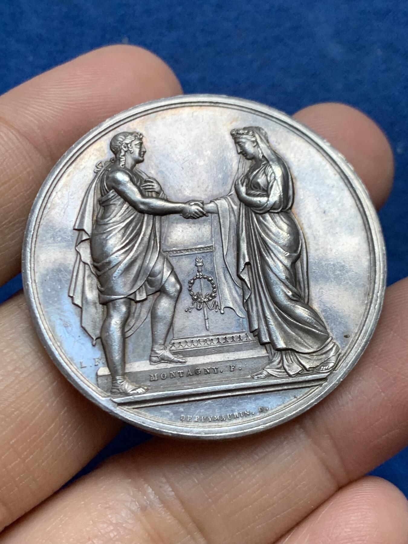 《竞宝斋》第453场 周日，周一 2场连拍 （全场包邮，欢迎送拍） 法国婚姻与爱情纪念银章 1835 神灯银标 32克 41.2mm 大规格 