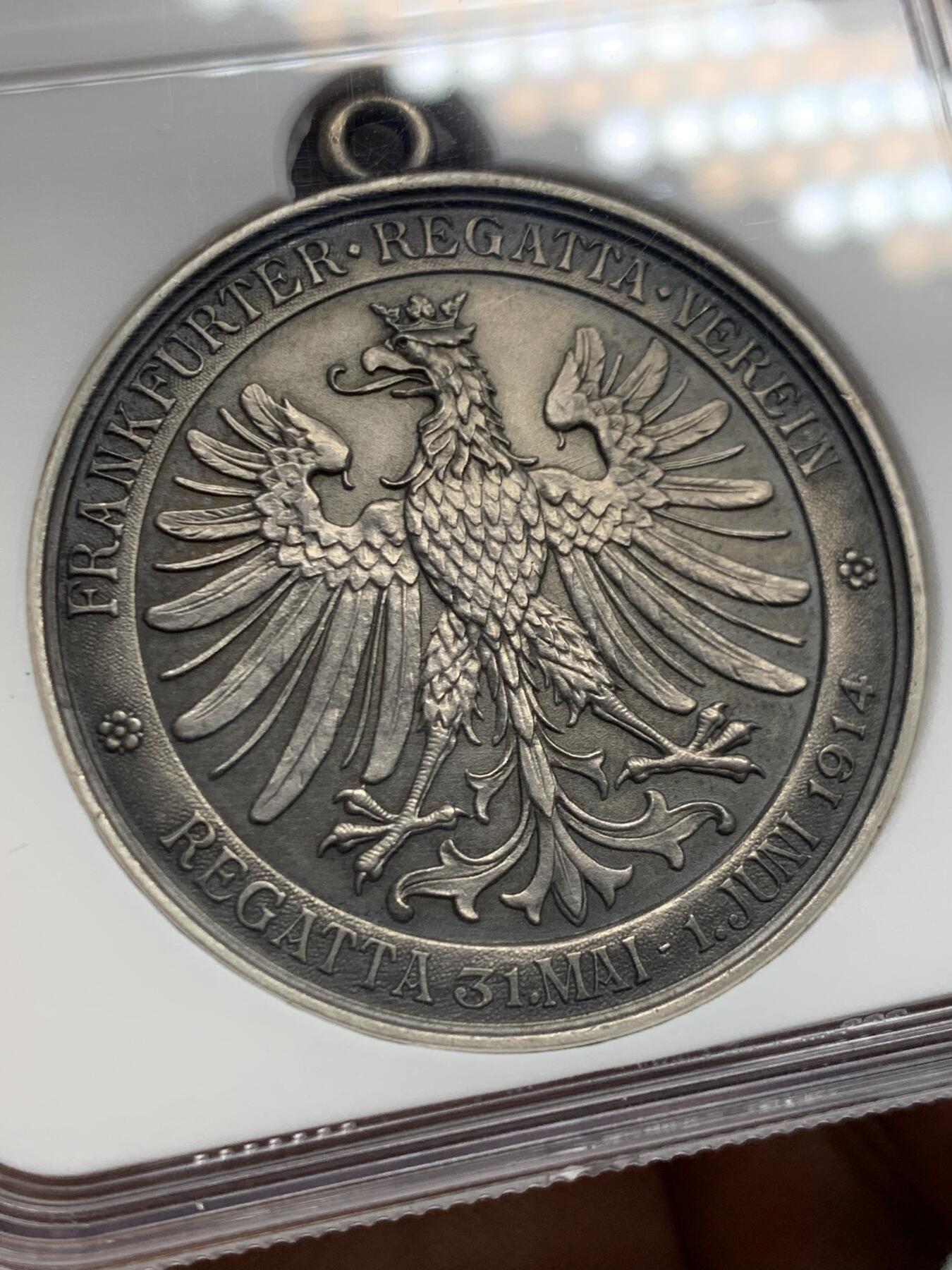 《竞宝斋》第453场 周日，周一 2场连拍 （全场包邮，欢迎送拍） NGC MS64 德国1904年法兰克福帆船大赛纪念大银章 罕见珍稀法兰城景观配法兰鹰大银章 高点锋芒毕现顶级收藏品质