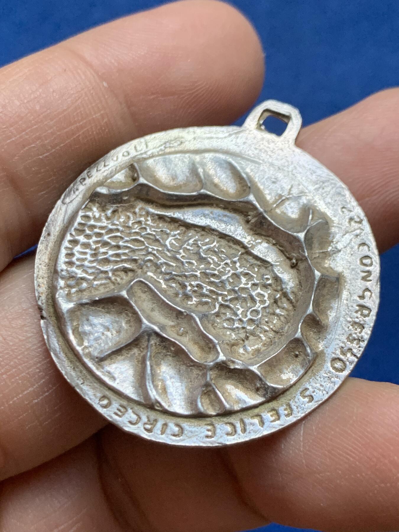 《竞宝斋》第453场 周日，周一 2场连拍 （全场包邮，欢迎送拍） 1930年3月31日双面高浮雕银章，重量17.72克，直径：36.2mm。