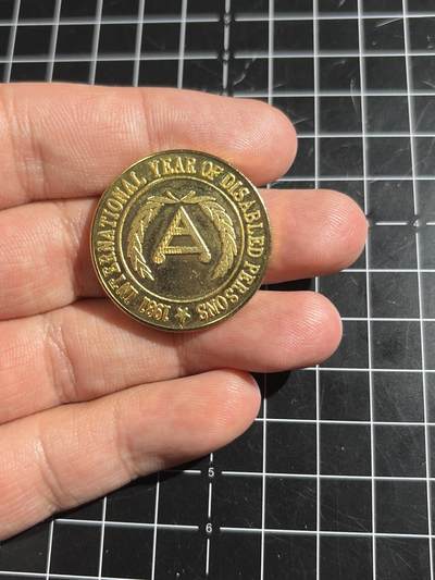 古冰库章牌勋赏收藏0起拍卖 国际残疾人夏季会议纪念章