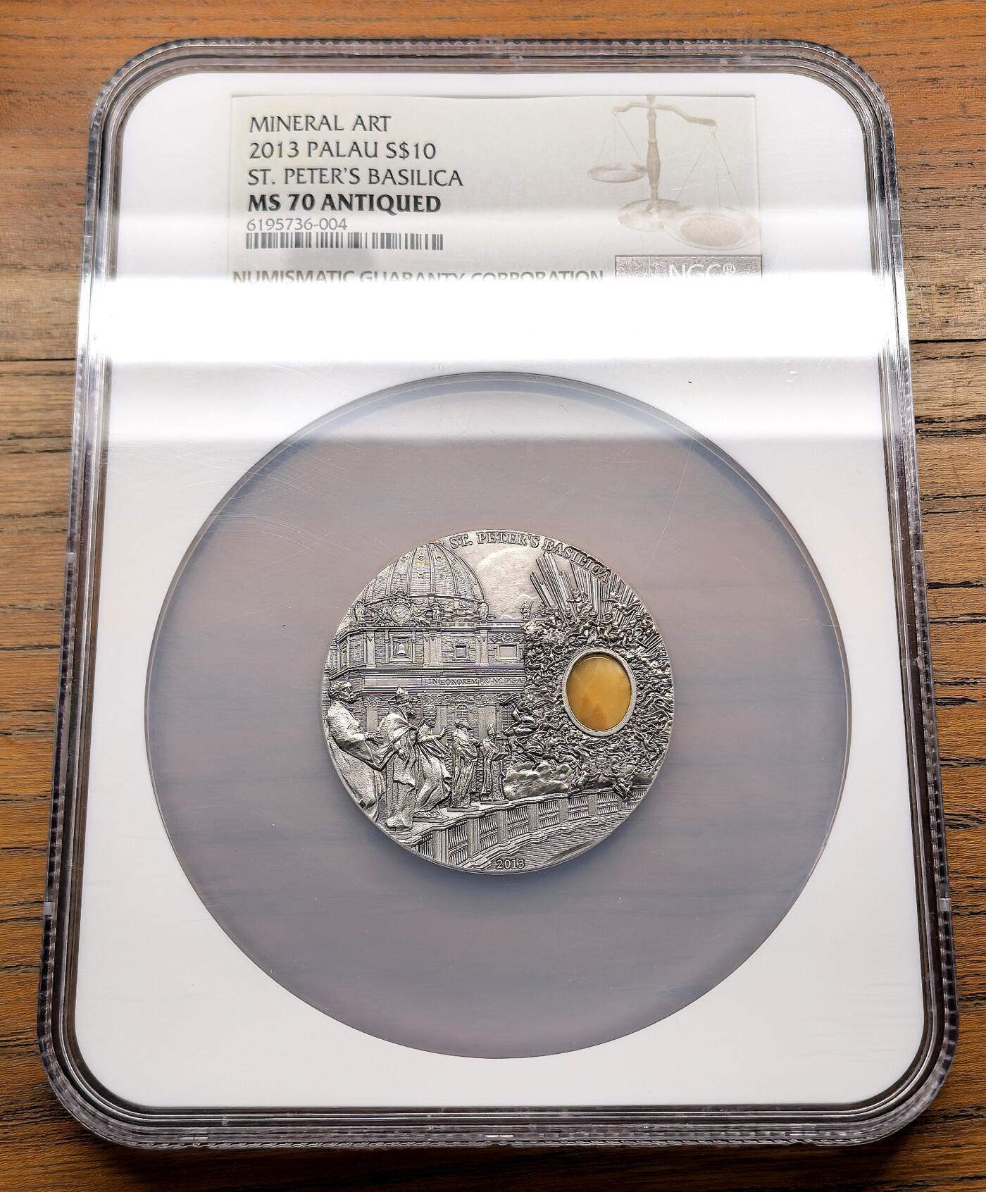 凡希社世界钱币微拍第三百十六期 2013帕劳矿物艺术系列圣彼得大教堂10元仿古银币NGC-MS70，镶嵌黄色矿物宝石。