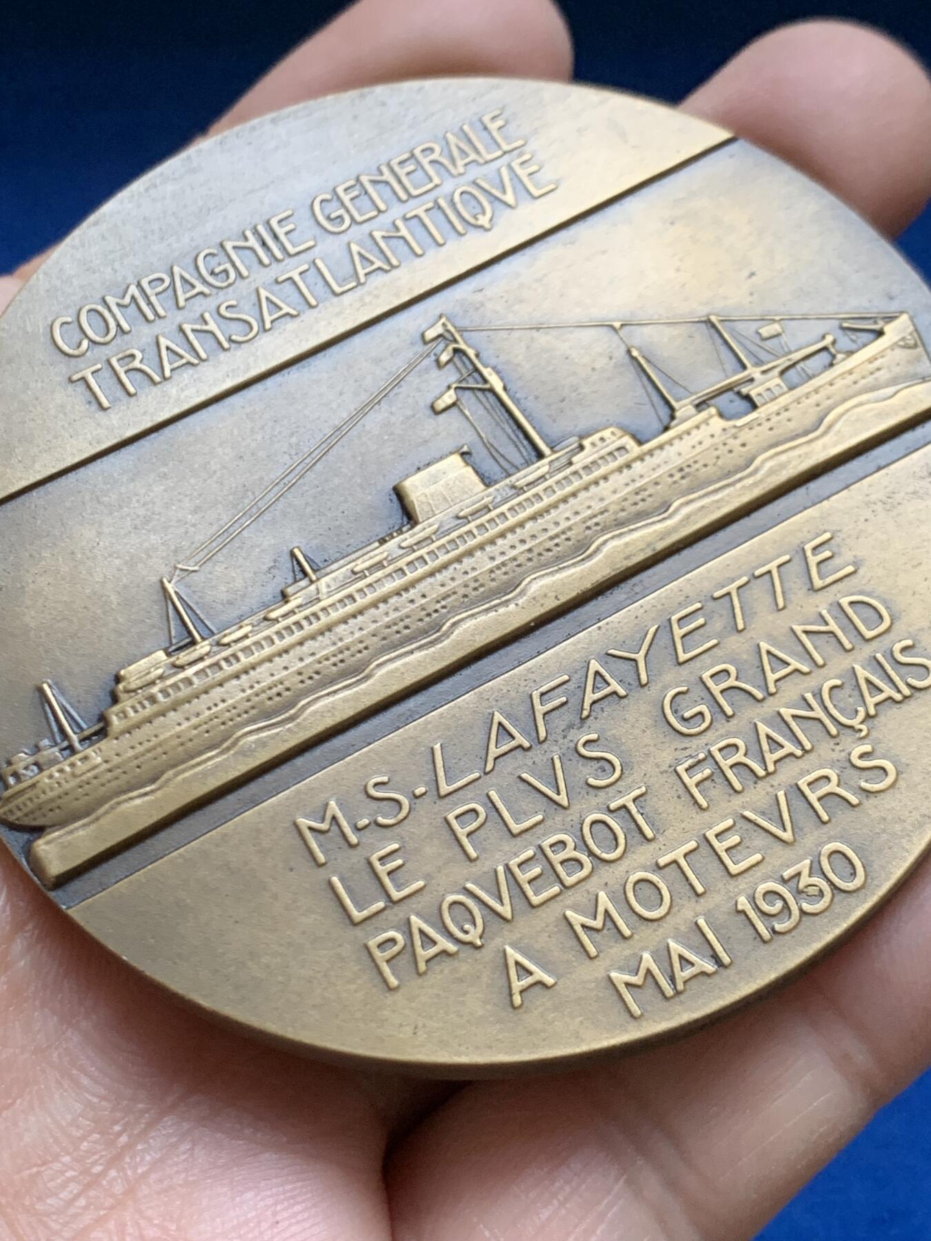 《竞宝斋》第453场 周日，周一 2场连拍 （全场包邮，欢迎送拍） 法国1930年“拉法耶特号”远洋客轮纪念铜章 152.45克 67.8mm 铜标边铭