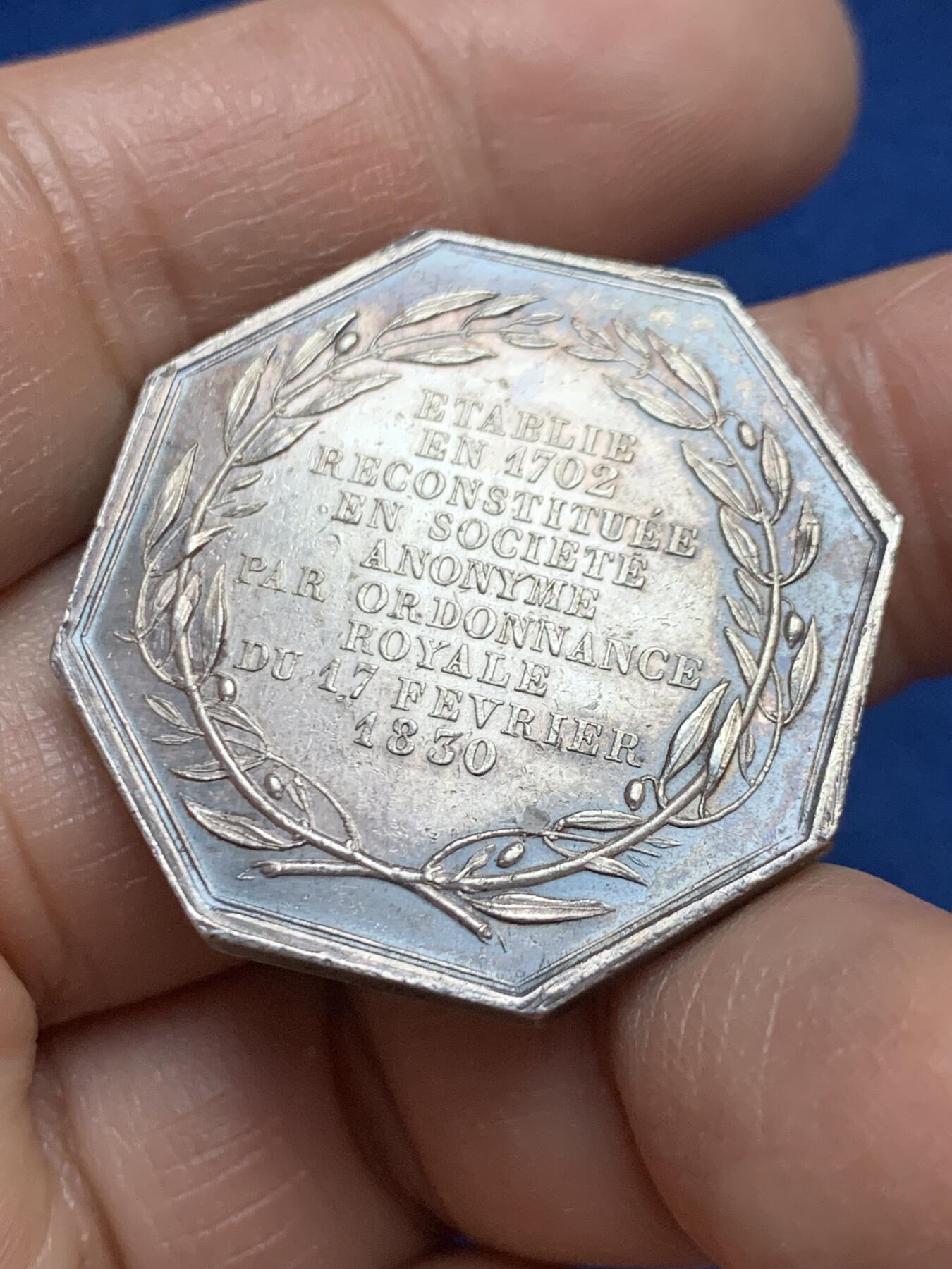 《竞宝斋》第453场 周日，周一 2场连拍 （全场包邮，欢迎送拍） 法国圣班戈公司镜前维纳斯八角银质代币，32.2MM，19.75克，蜜蜂边铭