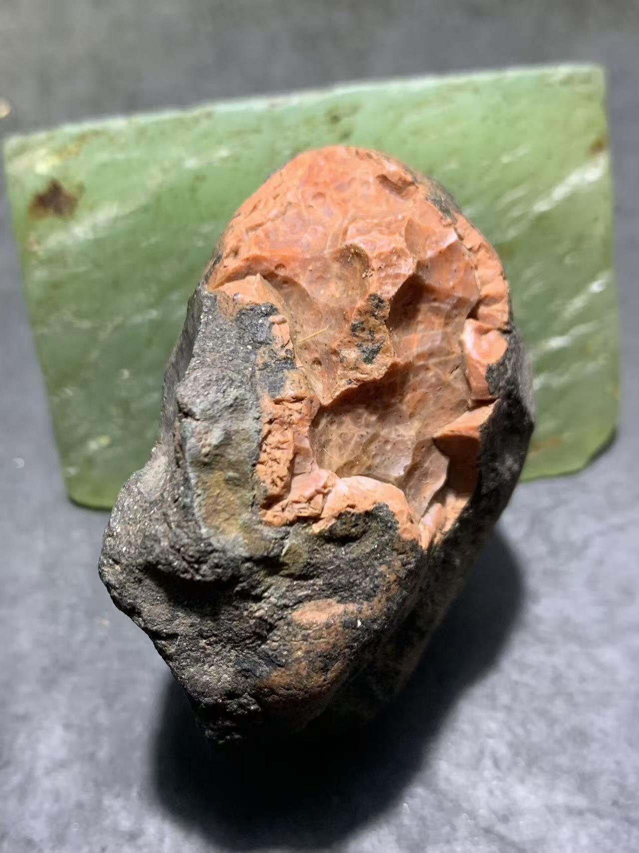 精美黑红皮开窗料南红玛瑙原石一颗，