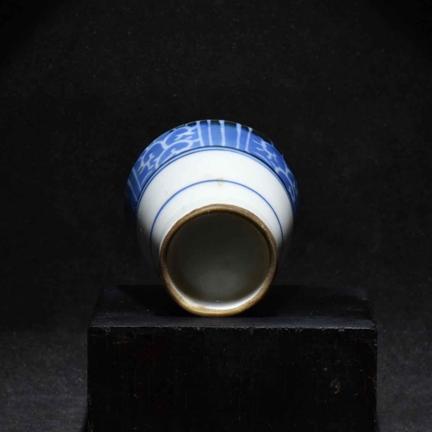 【良泉】第45期【直播场】1月15日晚19.30点开拍！ 208组，西方古代钱币、丝路古珠杂项专场 明治时代【日本】青花小酒杯