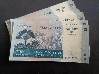 【游宝包邮场】蛇年第103期  - 马达加斯加-100阿里亚里 30张【UNC/UNC- 个别AU】