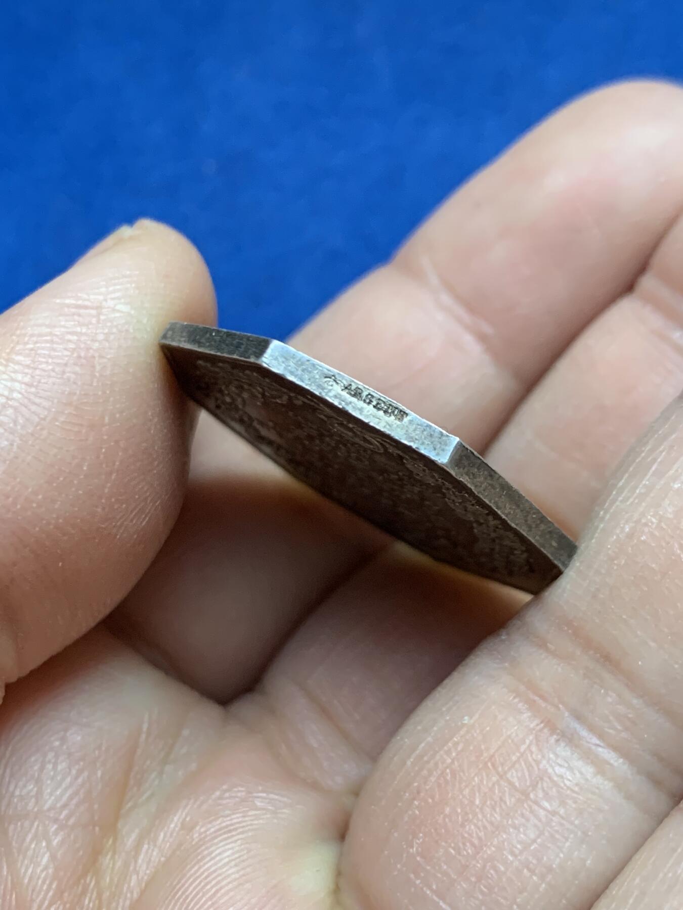 《竞宝斋》第453场 周日，周一 2场连拍 （全场包邮，欢迎送拍） 法国凡尔赛皇家农业、园艺、渔业和狩猎公司八角银质代币，11.67g，29mm，蜜蜂银标。