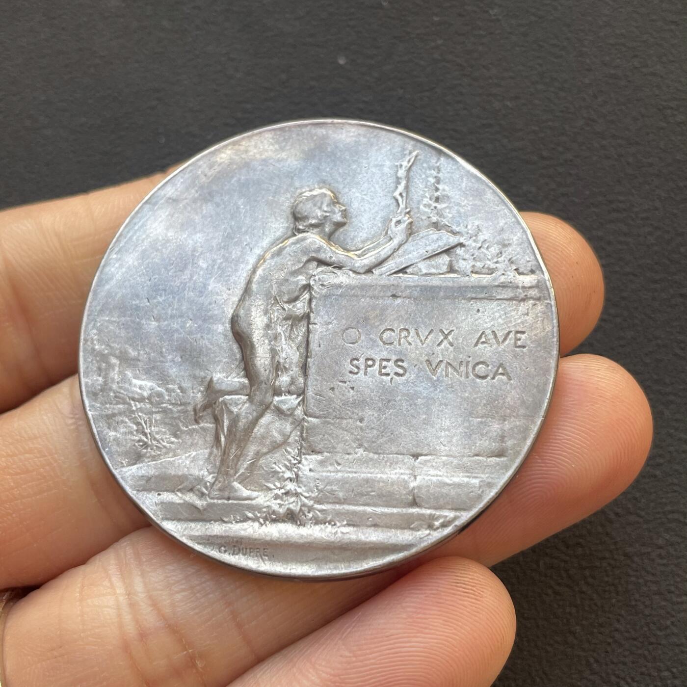 「木头集藏」章牌专场-第65场 G.Dupre～法国“救赎”银章，直径：45 mm，40.8 g，边铭：丰饶角 ARGENT， 名家代表作品，有清洗痕迹。