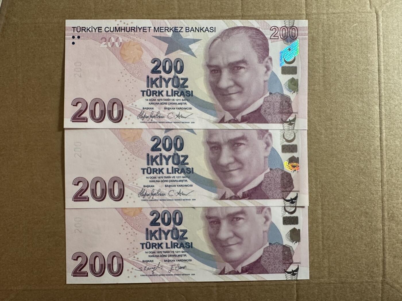 🐍甜小邱世界纸币收藏🐍第138期精品场💐 11111老虎号三张！全新UNC 土耳其 200里拉 最高值 2009