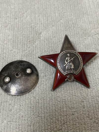 苏联勋章奖章1月5日晚上九点结束在麦稀奇 找不到的加我qq或者微信都是184277308备注苏章拍卖。最好加微信群每次都会通知还有提前可以一口价的 最近会持续拍卖一些东西。 - 苏联红星勋章 库尔斯克战役埋雷炸坦克 台阶版 180652 原配银轮 顶角磕碰 Прохватило Павел Степанович 第6工程设障营3连政治副指挥员助理