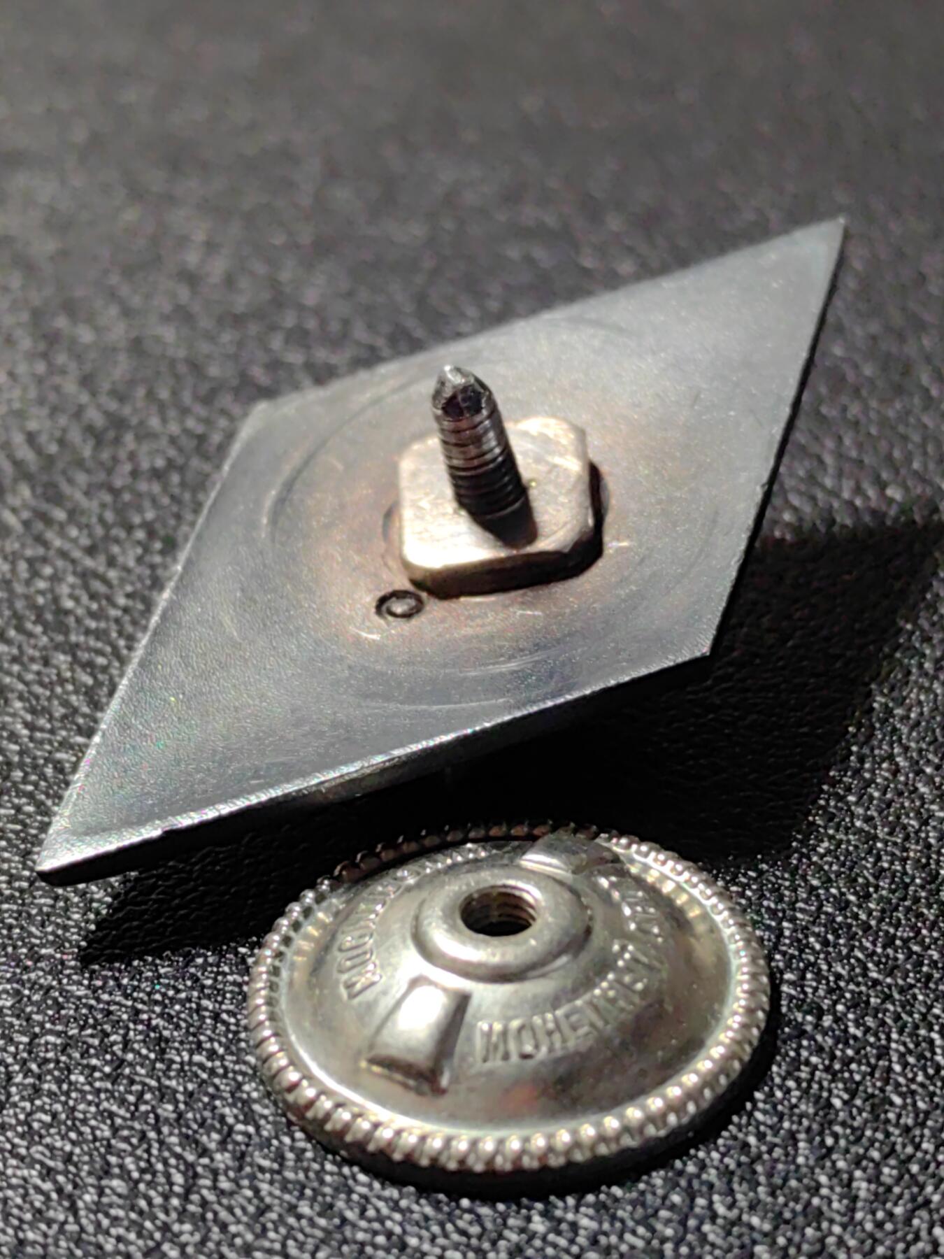 靖甫拍卖新拍第一场 苏联高等军事学院校徽证章 银质珐琅版