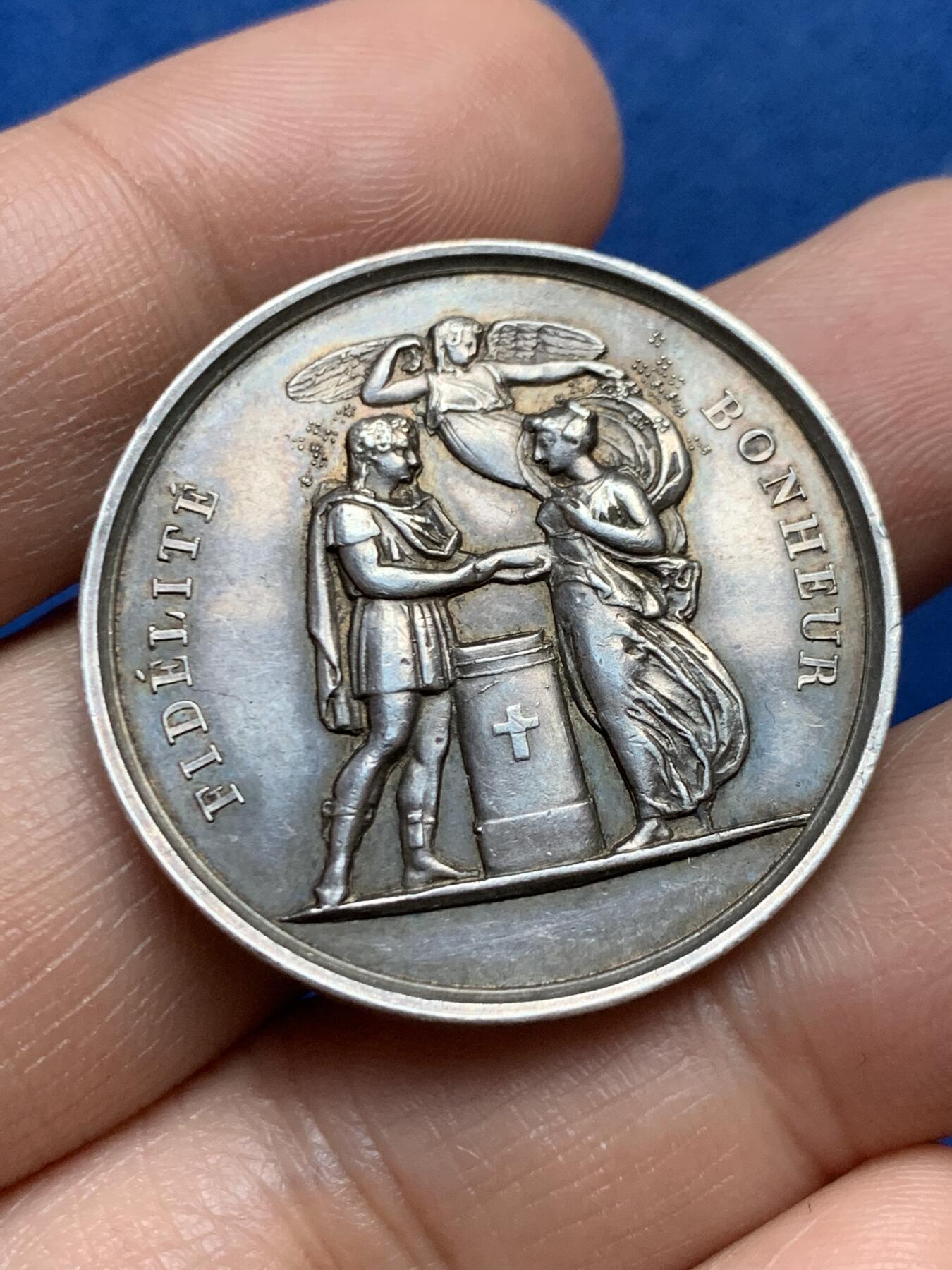 《竞宝斋》第453场 周日，周一 2场连拍 （全场包邮，欢迎送拍） 法国婚姻与爱情纪念银章 1854 手指银标 16.05克 33.2mm