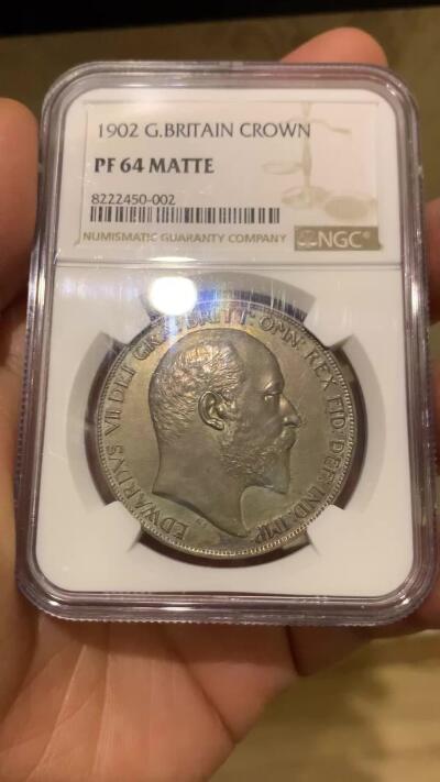《竞宝斋》第452场 周日，周一 2场连拍 （全场包邮，欢迎送拍） NGC PF64MATTE 英国1902年爱德华七世精制马剑克朗 正面酱彩背面火烧云 爱七精制币难见包浆