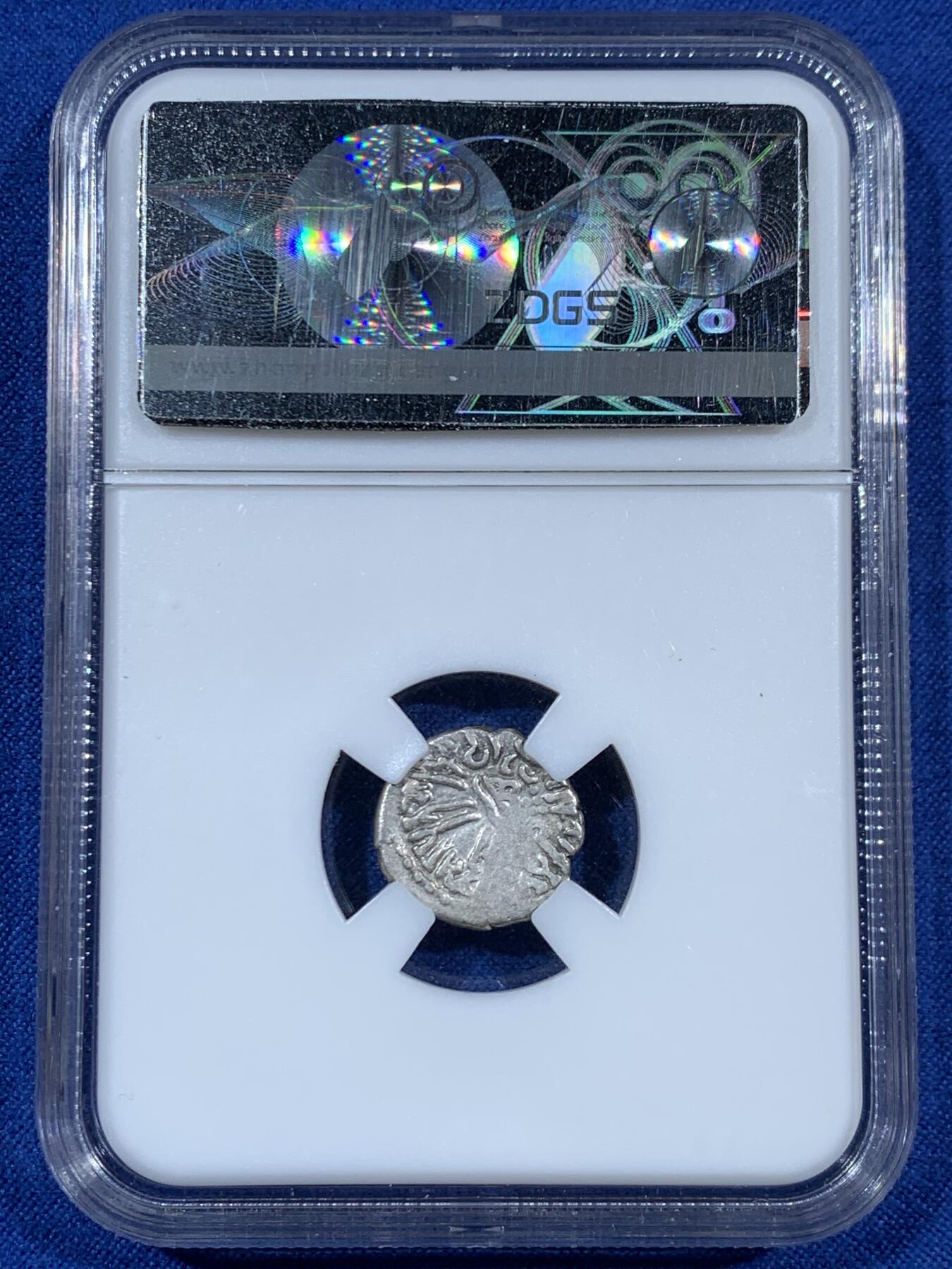 《竞宝斋》第453场 周日，周一 2场连拍 （全场包邮，欢迎送拍） 两枚一组 众诚评级 古印度钱币 1枚银币和1枚铜币 细节见图