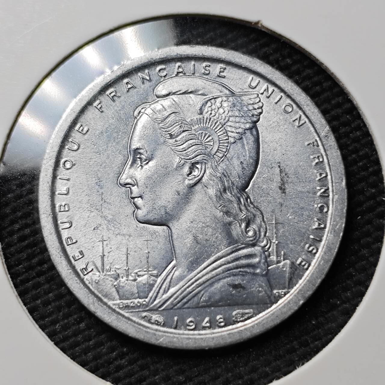 KK钱币收藏小铺 《套币 好品/批量散币专场》  2月预留时间 周末发货  法属圣皮埃尔和密克隆1948年1法郎铝币 帆船  好品