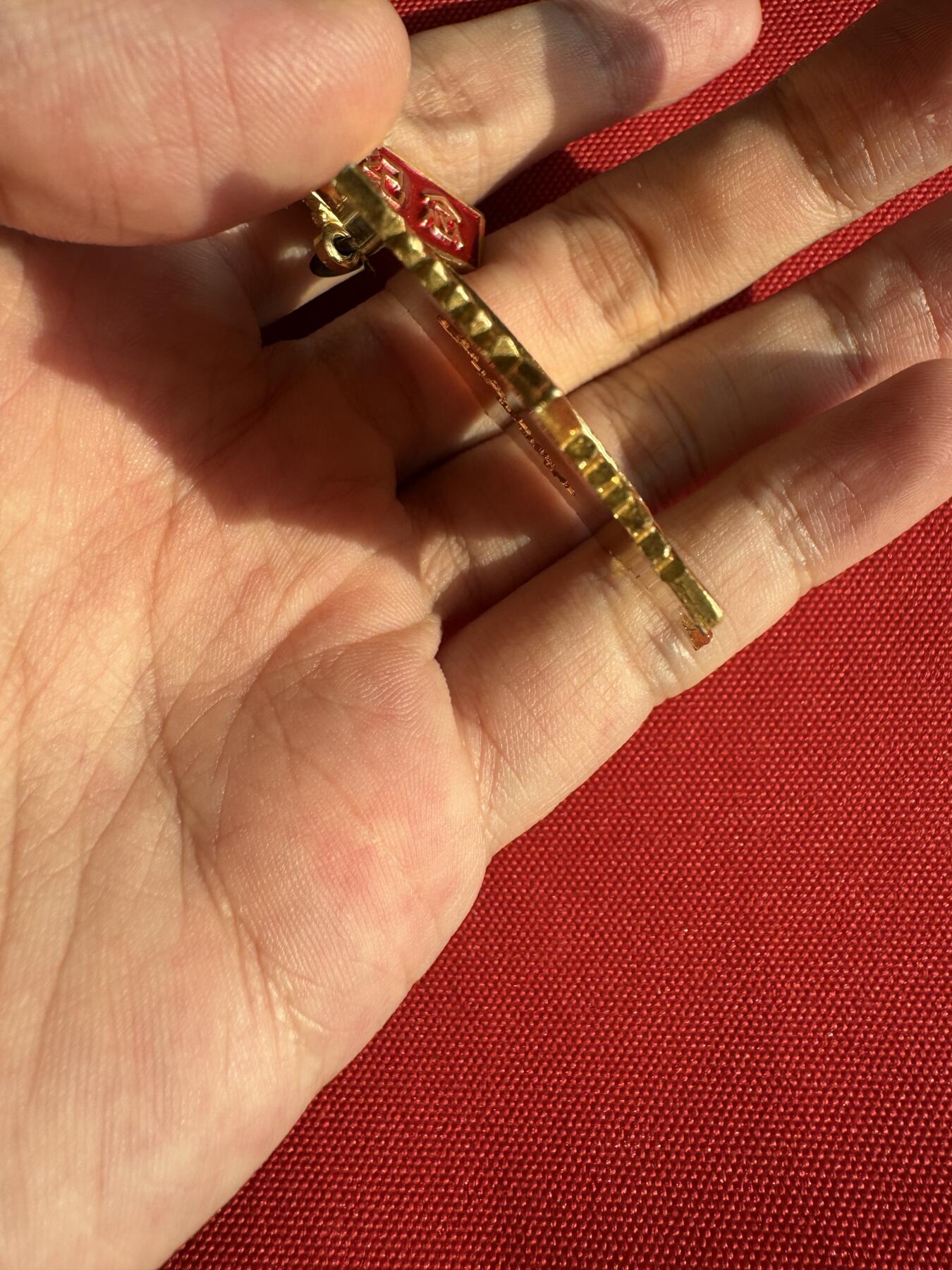 五哥徽章群   30号周二晚上八点4群联拍 铝章