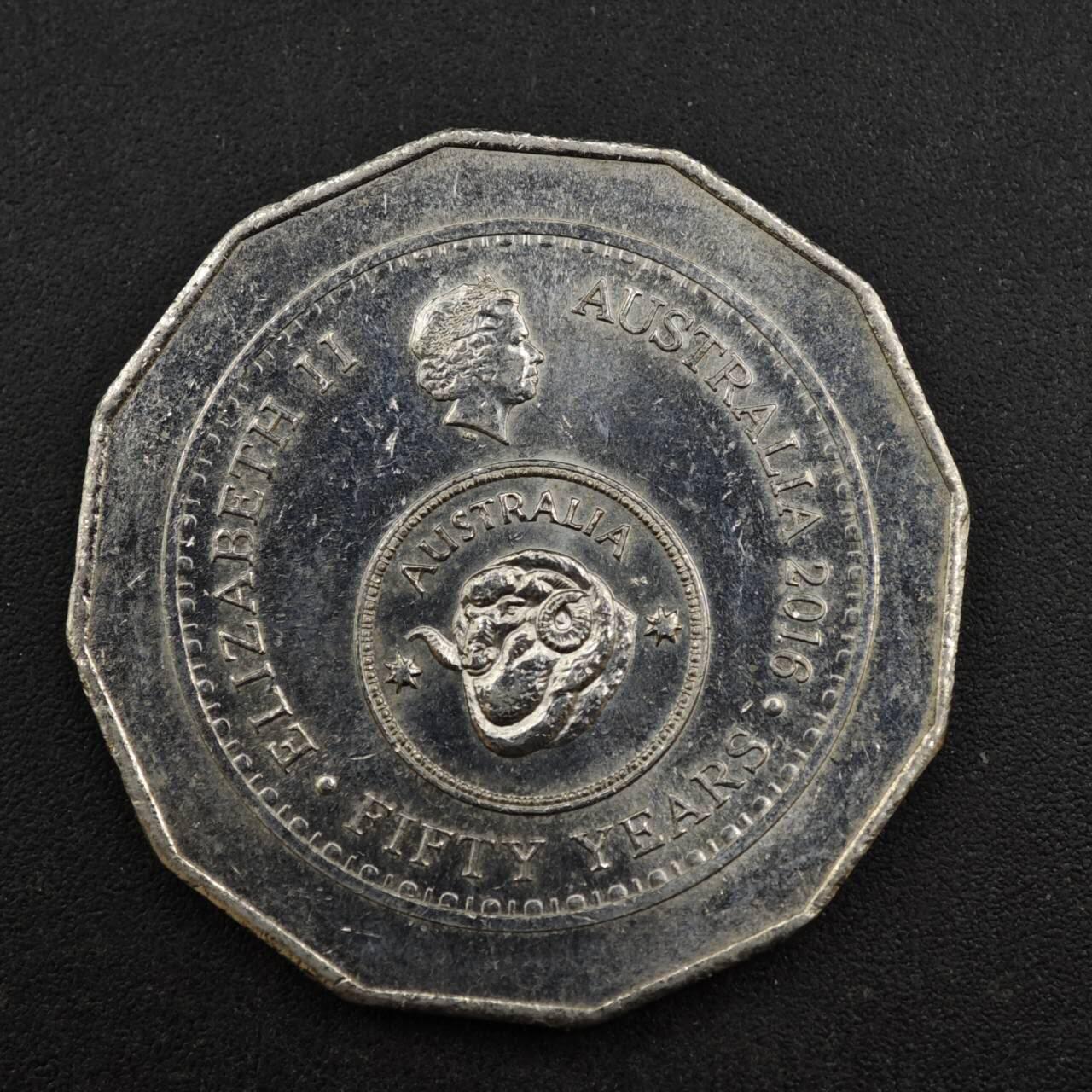 【淘币小摊】实时拍第八百三十七拍   散币银币场   满百包邮可预留二周 每周一统一发货   澳大利亚2016年货币60周年50分纪念币