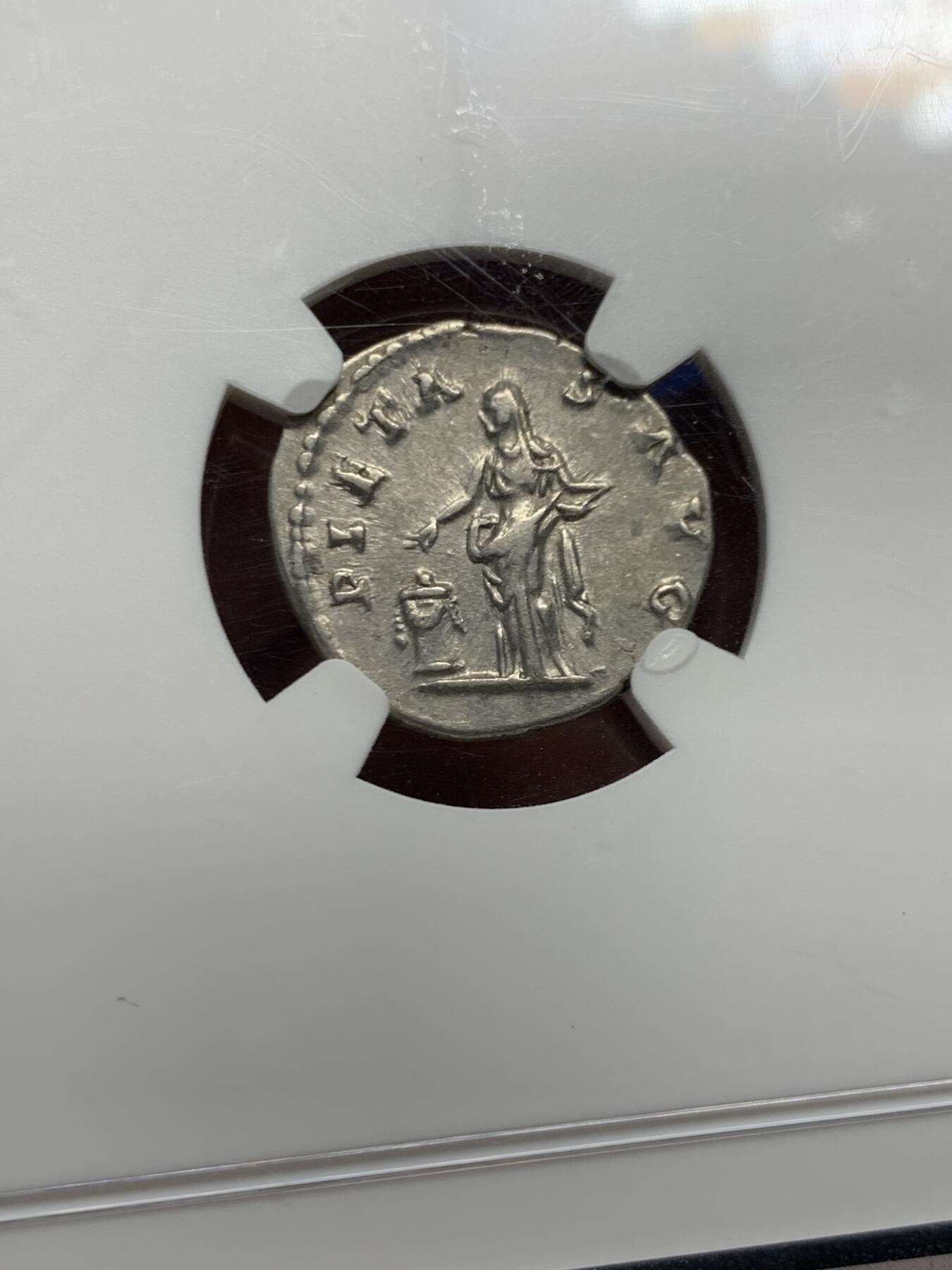 《竞宝斋》第453场 周日，周一 2场连拍 （全场包邮，欢迎送拍） NGC XF 古罗马帝国 138-140/1年 1狄纳里（AR Denarius）银币 正面为大福斯蒂娜皇后 打制很好 细节全在 少见品种