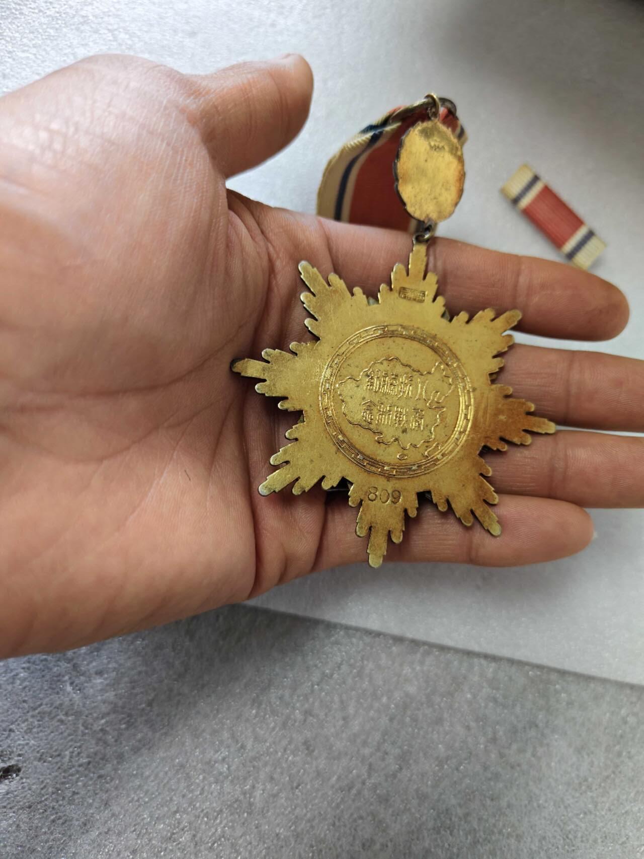 带原盒民国八年抗战胜利勋章全品几乎早期特小号809号