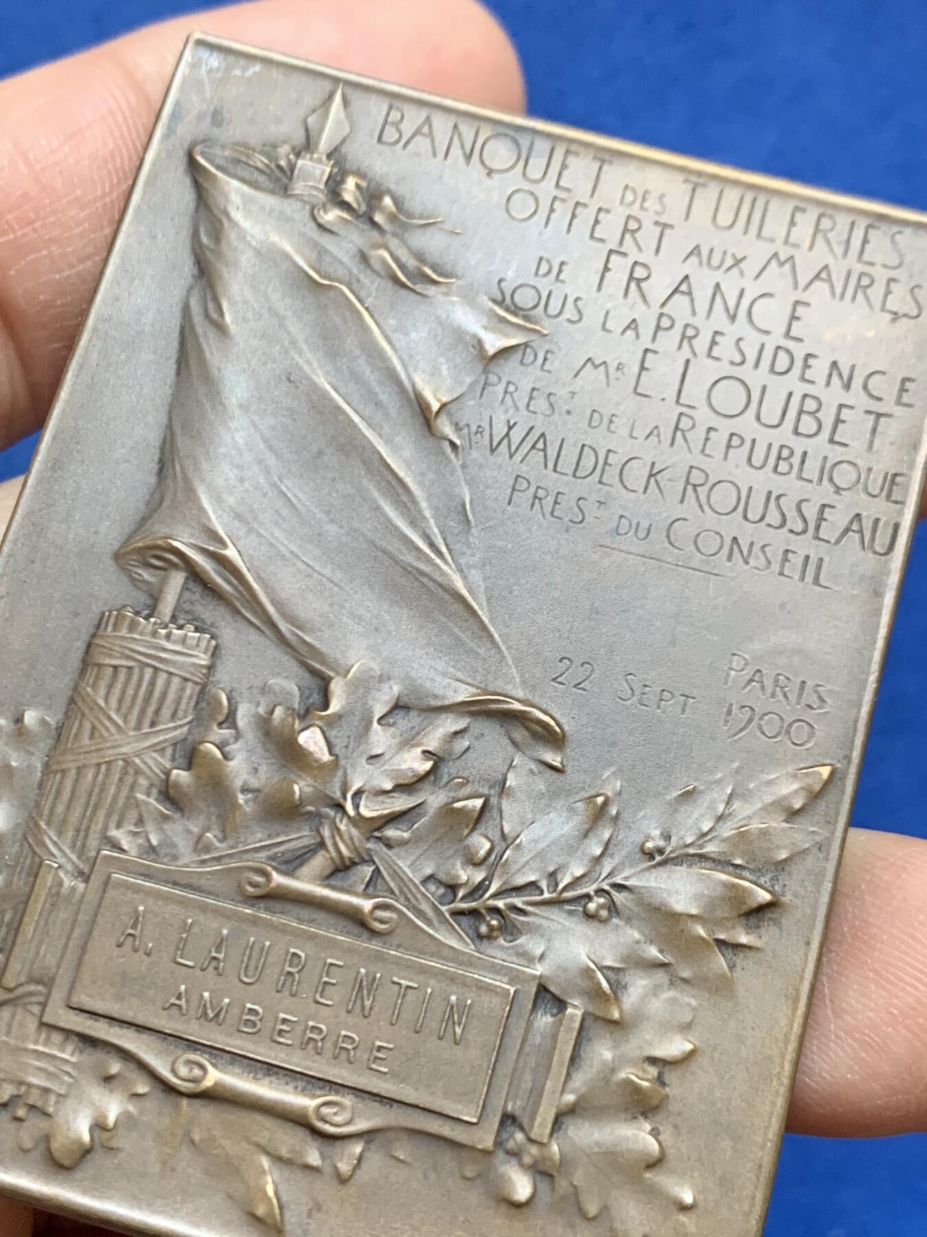 《竞宝斋》第453场 周日，周一 2场连拍 （全场包邮，欢迎送拍） 名家名作F.Vernon作 1900年法国世博会杜伊勒花园宴纪念铜质方章 71.25克 46.7*64mm 丰饶角铜标